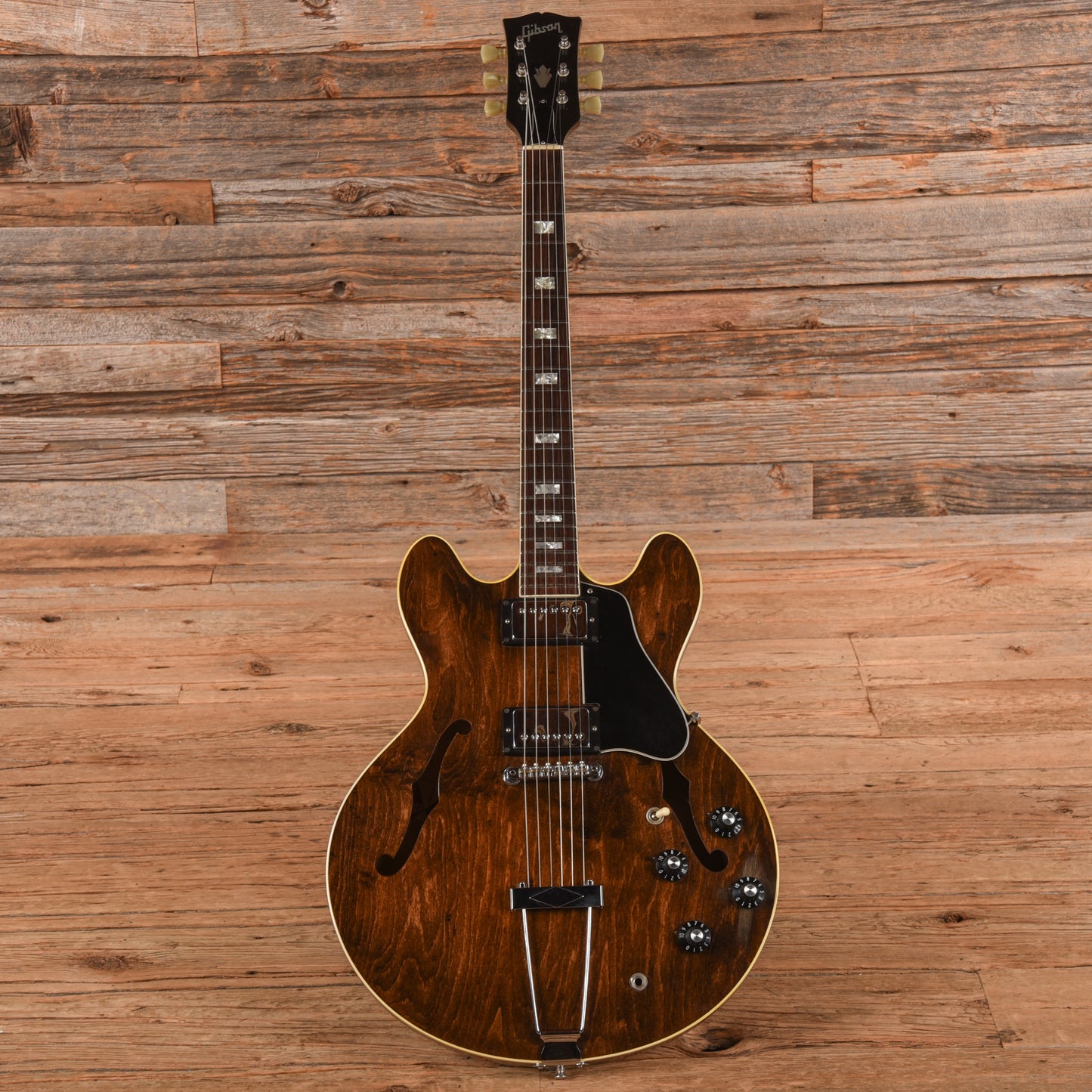 Gibson ES-335 Walnut 1971 Electric Guitars / Semi-Hollow