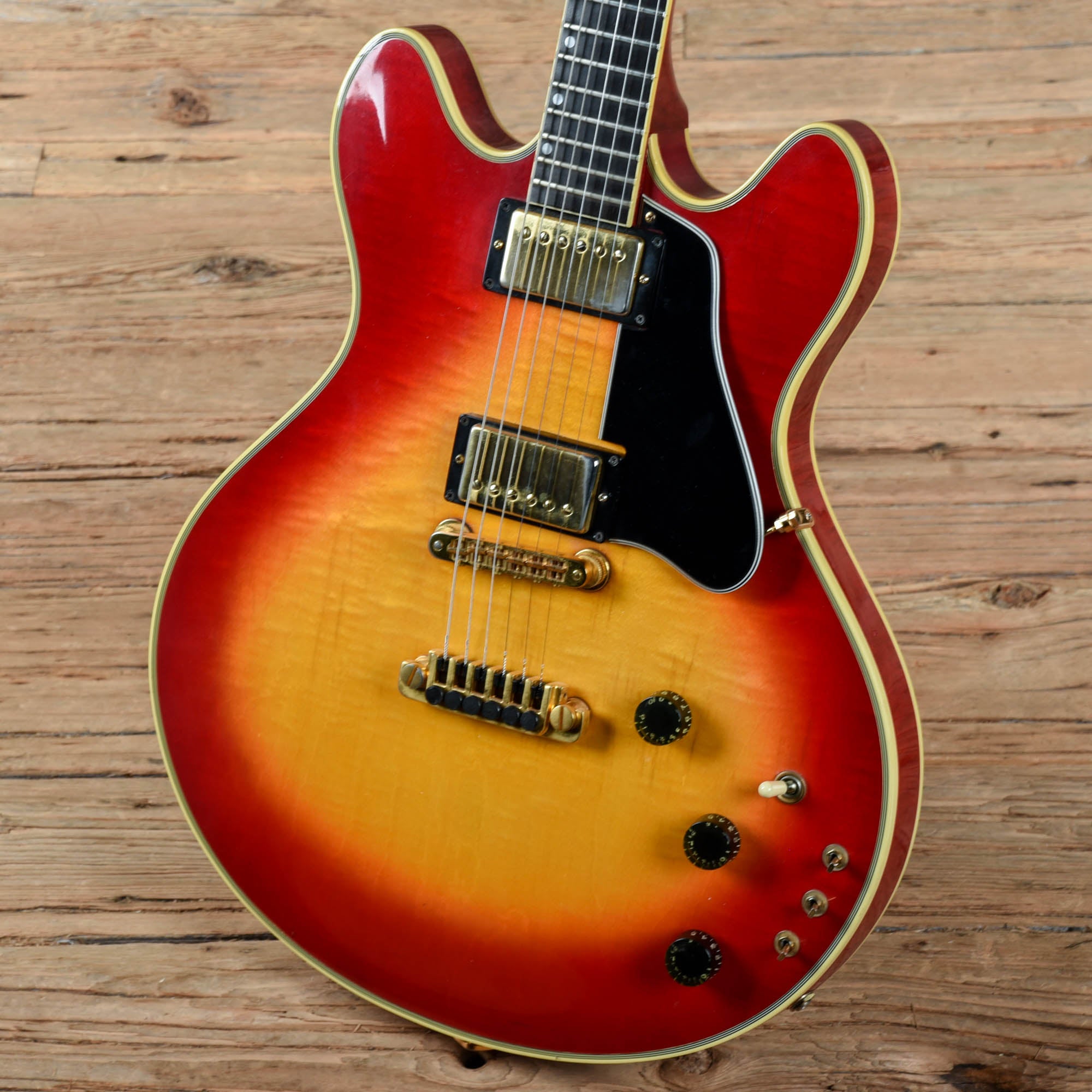 Gibson ES-Artist Cherry Sunburst 1980 Electric Guitars / Semi-Hollow