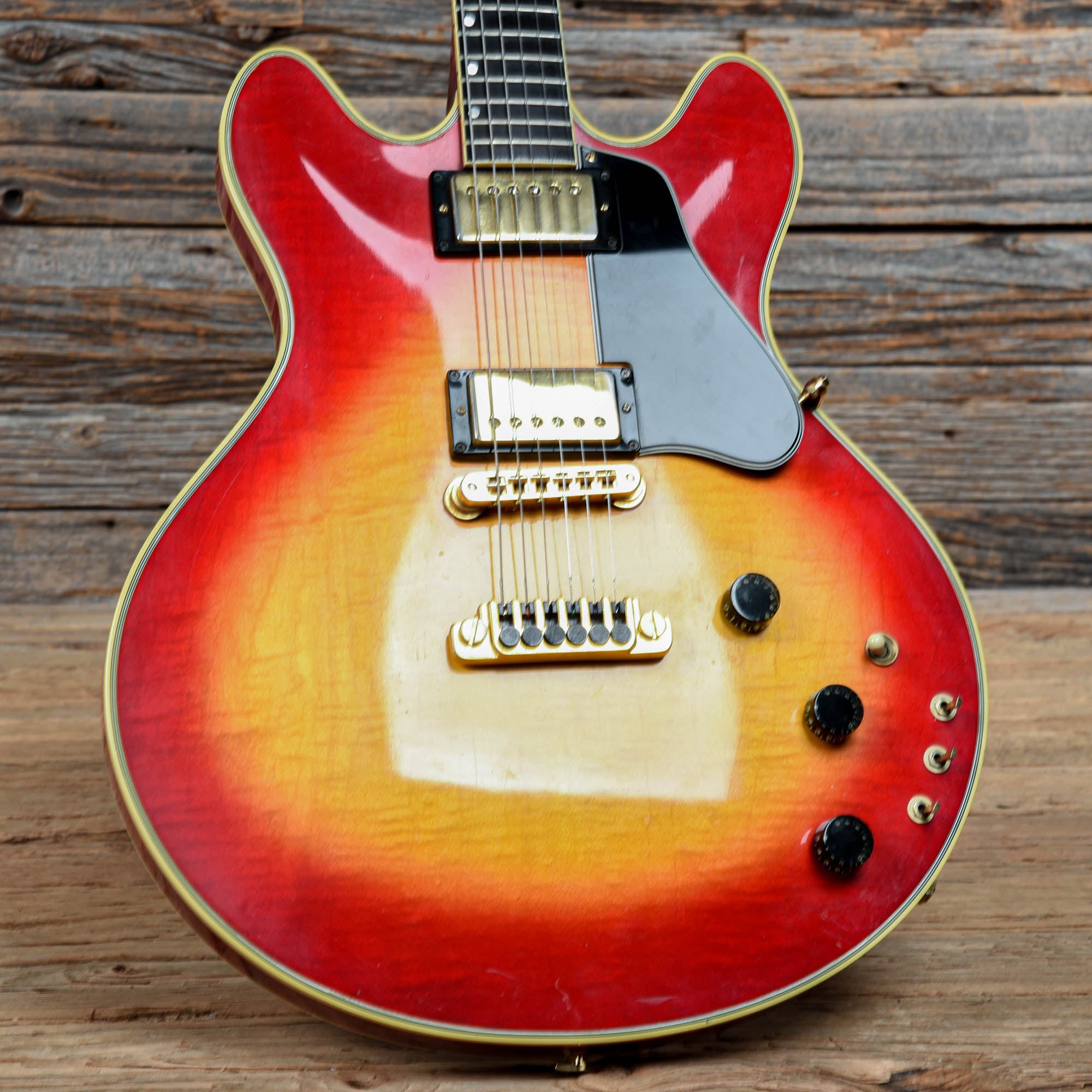 Gibson ES-Artist Cherry Sunburst 1980 Electric Guitars / Semi-Hollow
