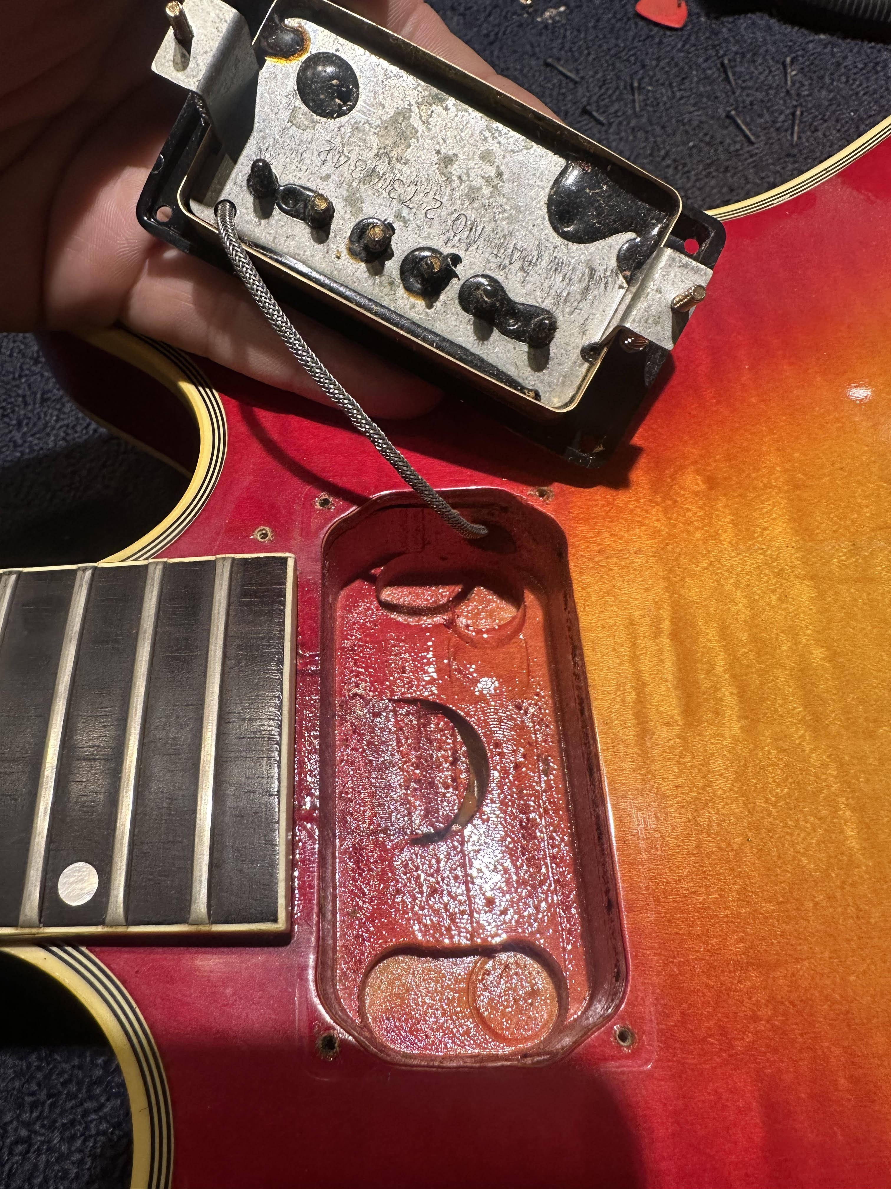 Gibson ES-Artist Cherry Sunburst 1980 Electric Guitars / Semi-Hollow