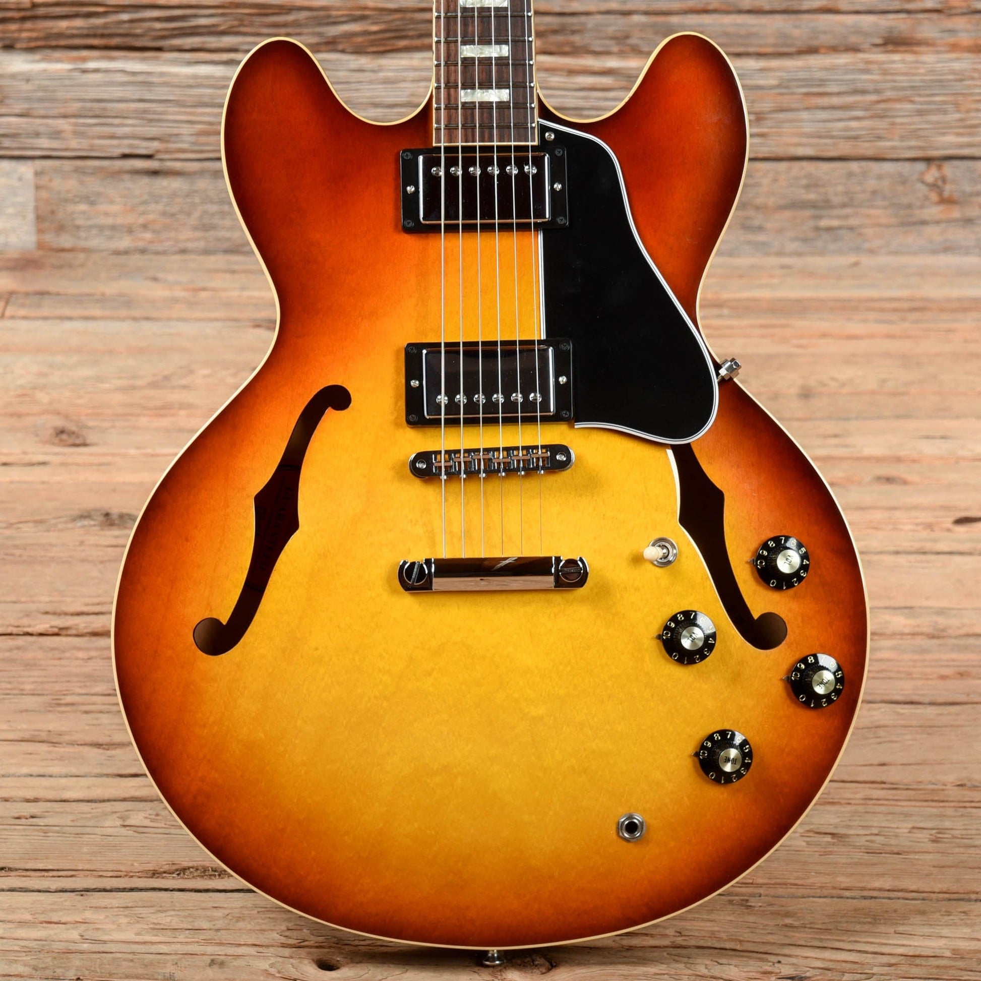 Gibson Memphis Larry Carlton ES-335 Sunburst 2015 Electric Guitars / Semi-Hollow