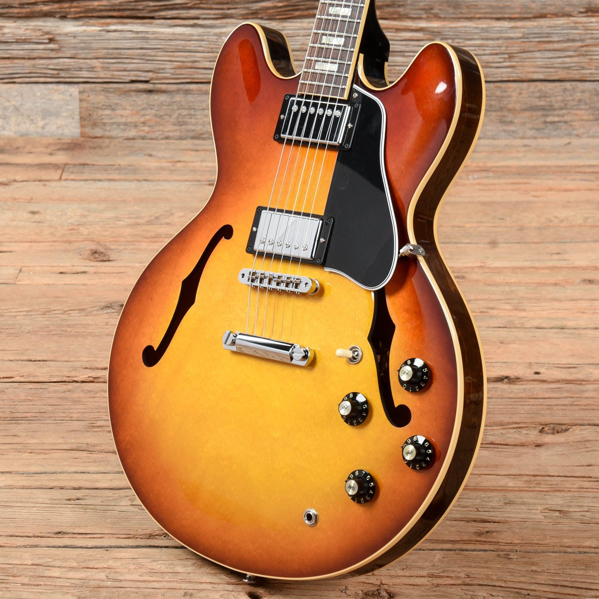 Gibson Memphis Larry Carlton ES-335 Sunburst 2015 Electric Guitars / Semi-Hollow