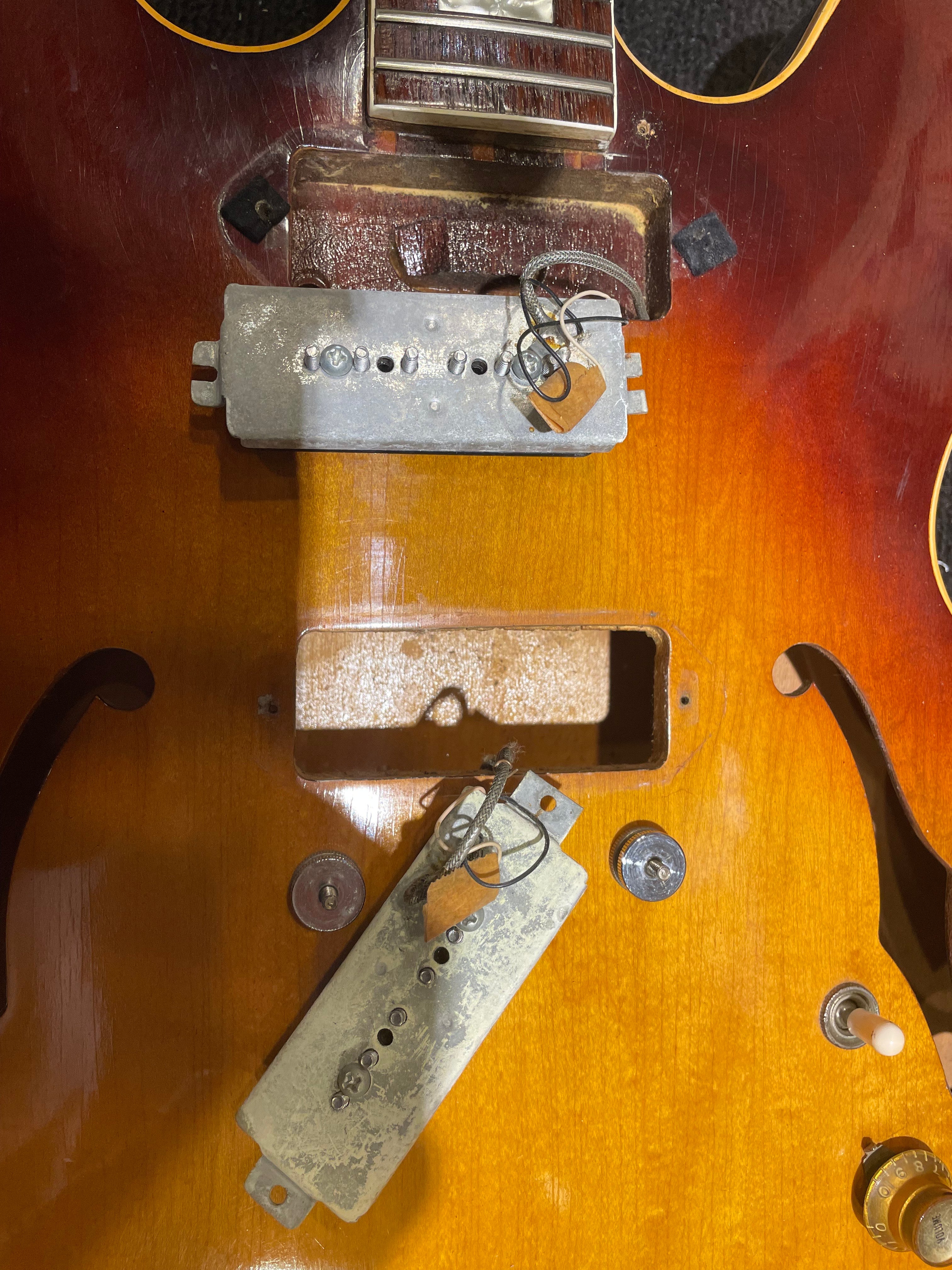 Gibson ES-330TD Sunburst 1968 Electric Guitars / Solid Body