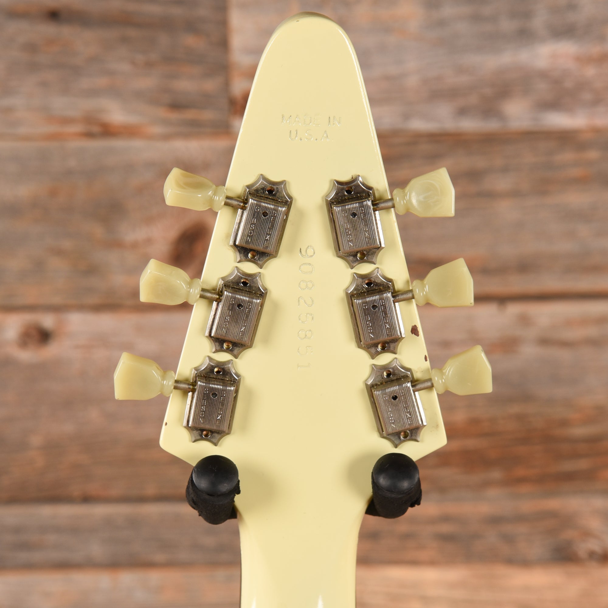 Gibson Flying V '67 Alpine White Refinish 1995 Electric Guitars / Solid Body