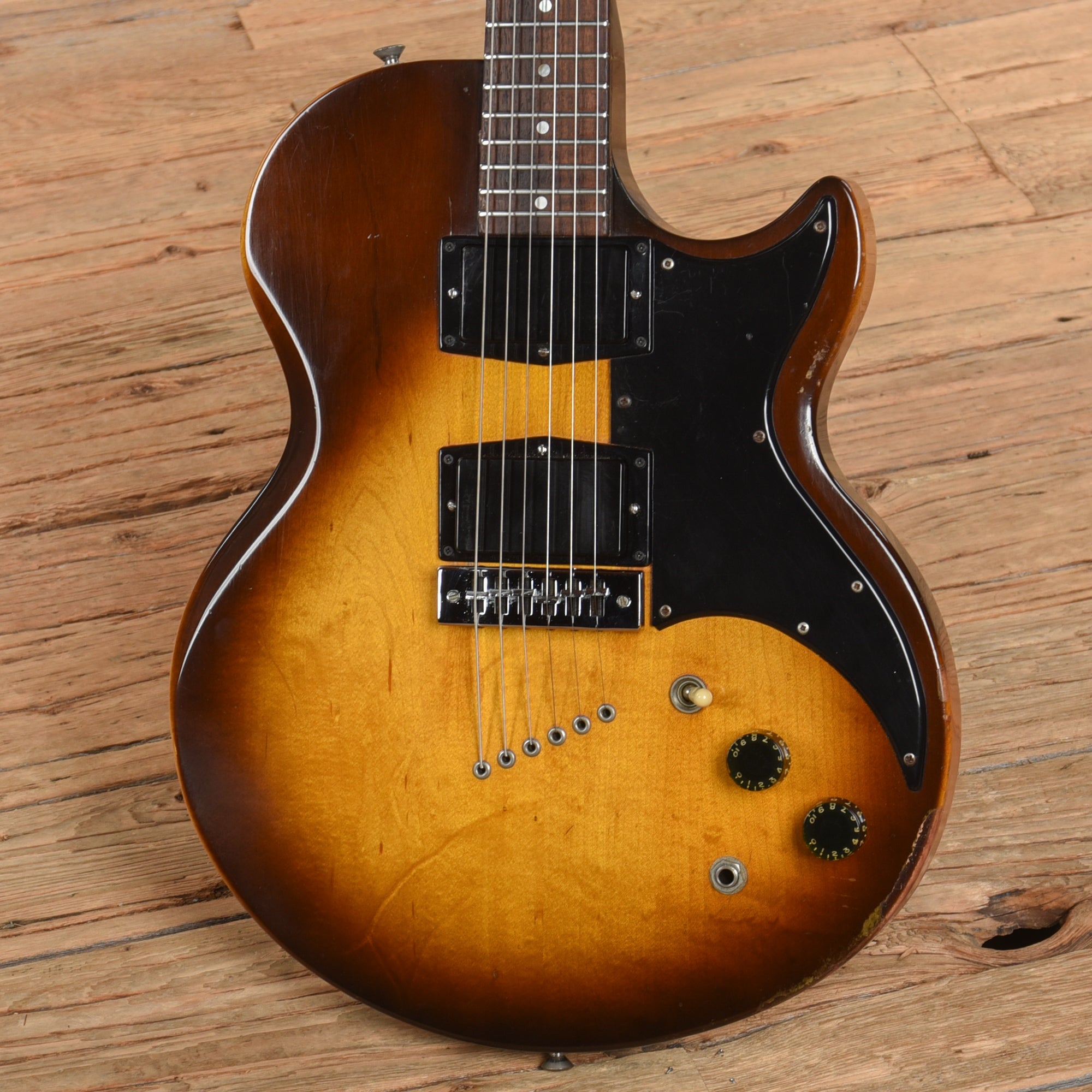 Gibson L-6S Deluxe Sunburst 1978 Electric Guitars / Solid Body