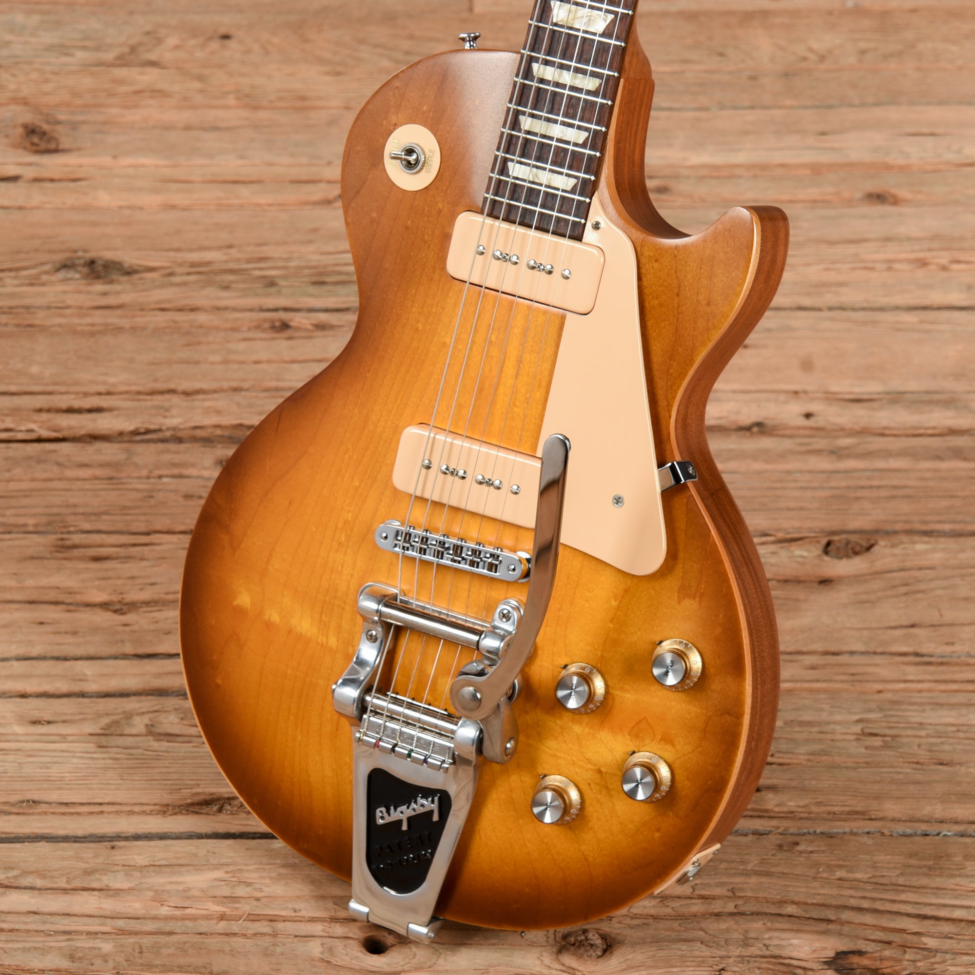 Gibson Les Paul 60s Tribute Honey Burst 2011 Electric Guitars / Solid Body