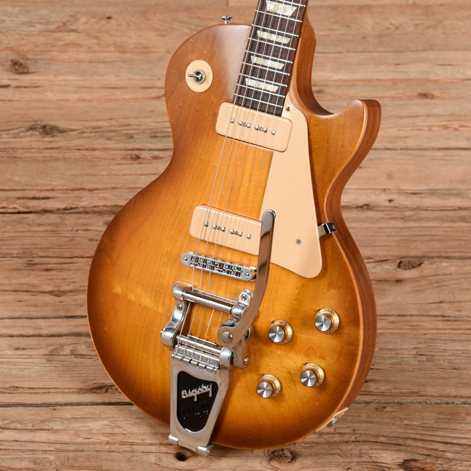 Gibson Les Paul 60s Tribute Honey Burst 2011 Electric Guitars / Solid Body