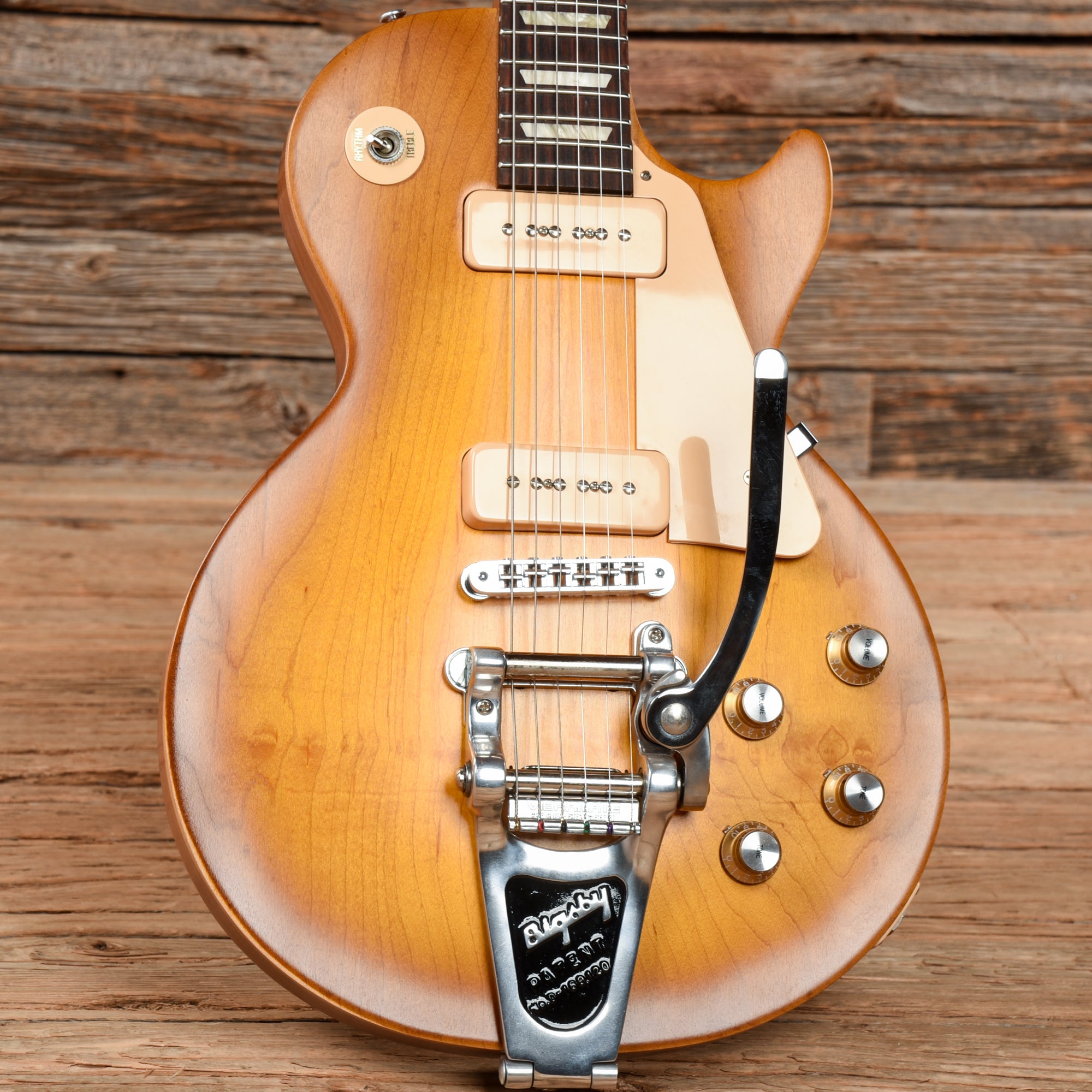 Gibson Les Paul 60s Tribute Honey Burst 2011 Electric Guitars / Solid Body