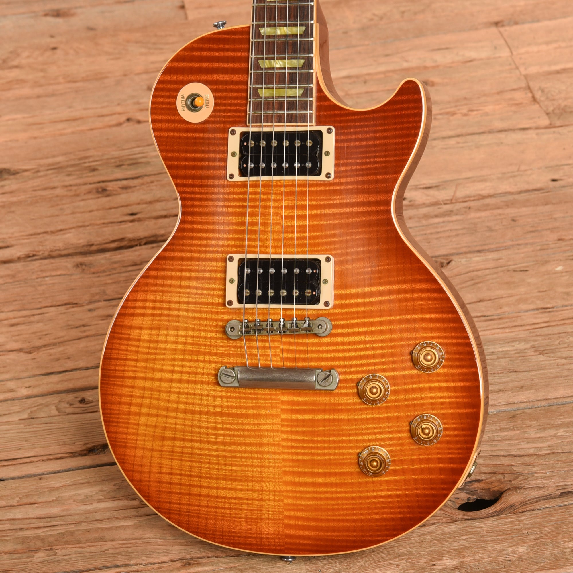 Gibson Les Paul Classic Plus Honey Burst 2000 Electric Guitars / Solid Body