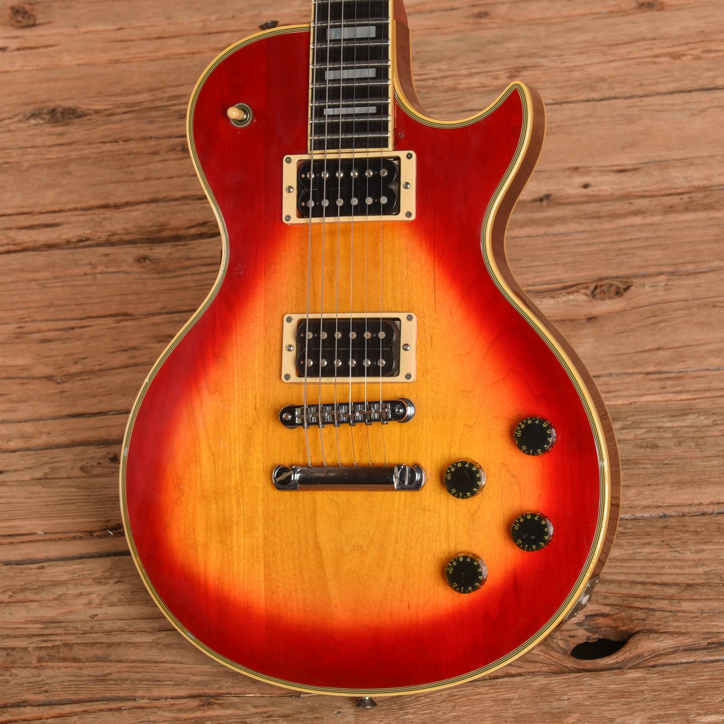 Gibson Les Paul Custom Sunburst 1981 Electric Guitars / Solid Body