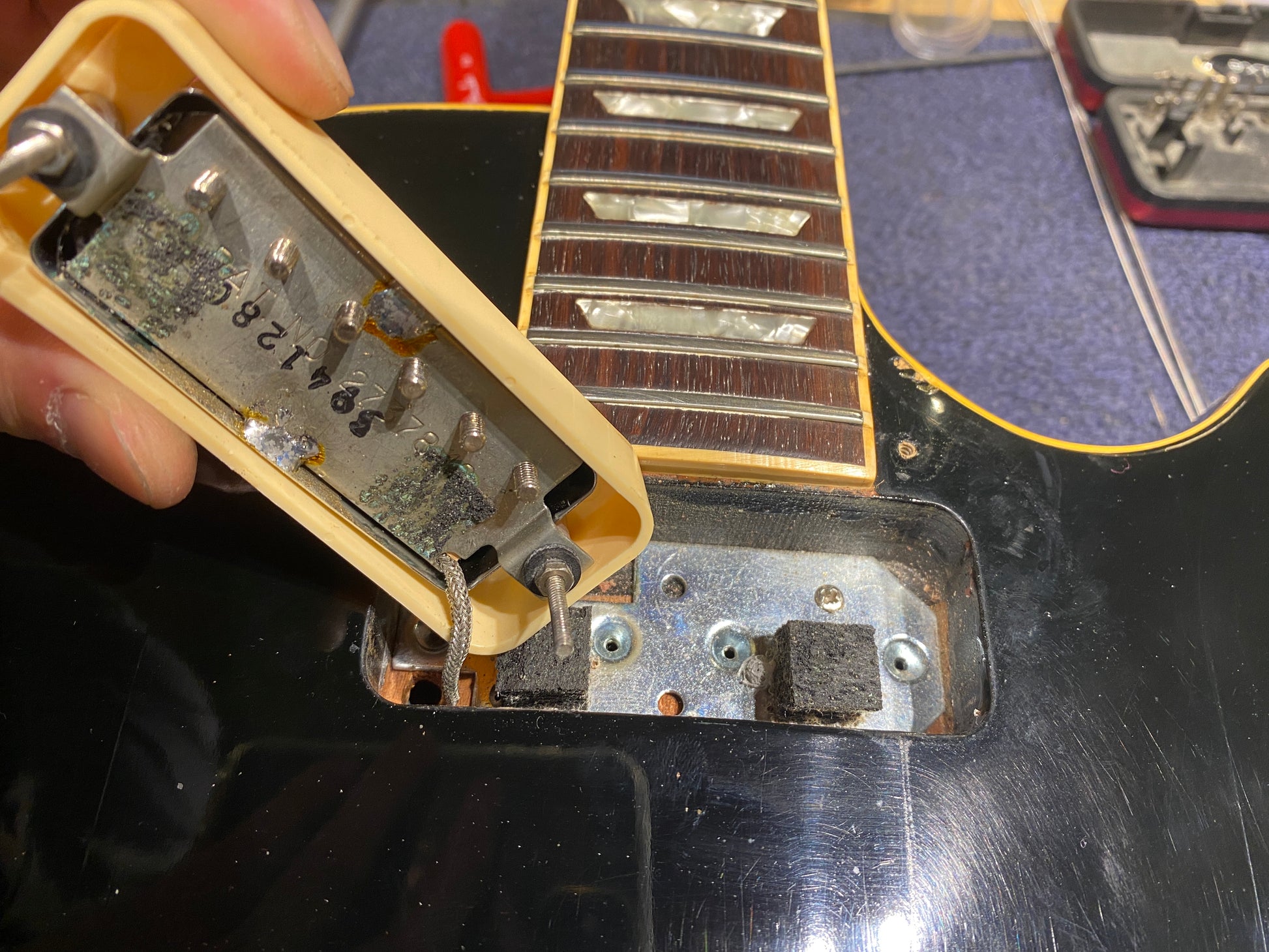 Gibson Les Paul Deluxe Black 1980 Electric Guitars / Solid Body