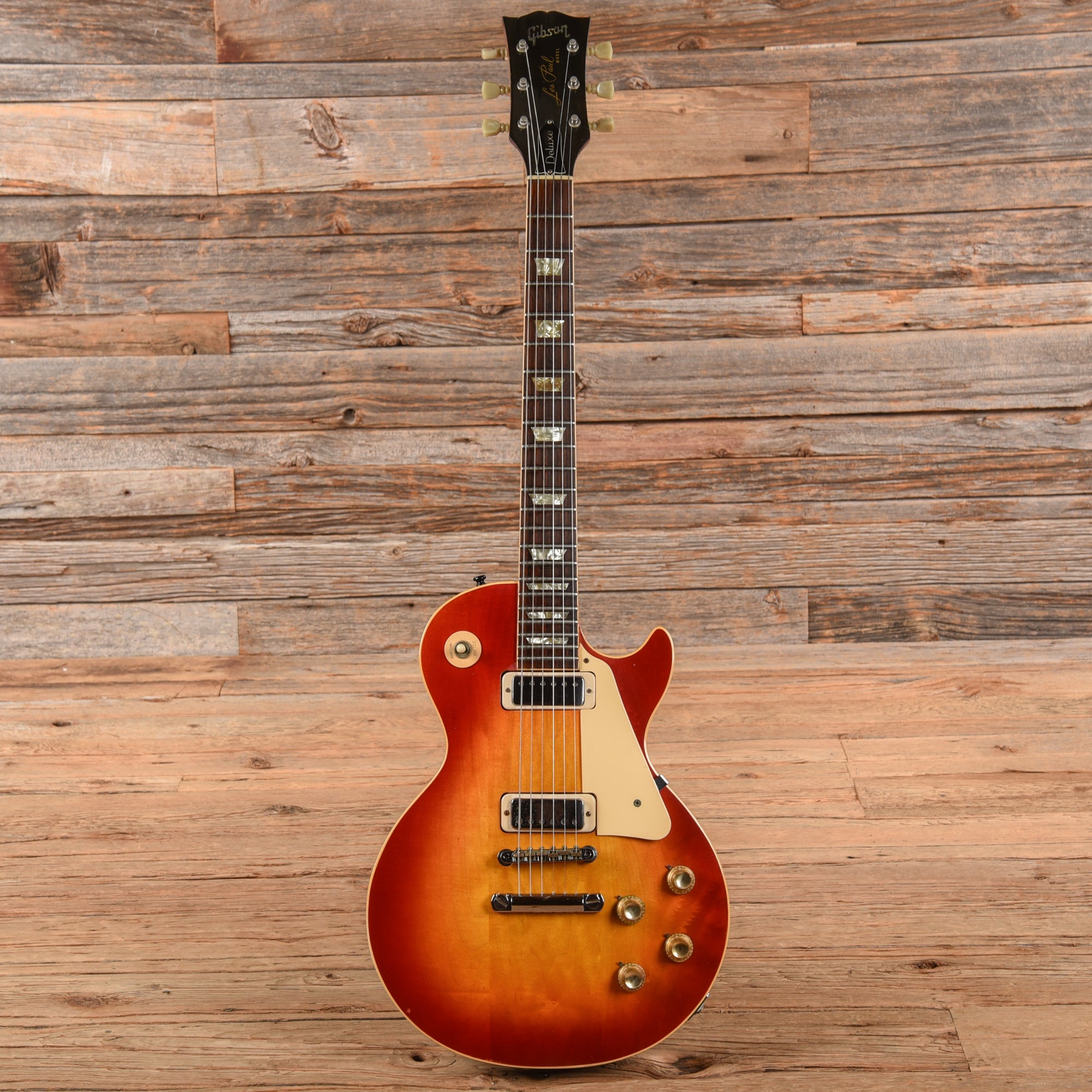 Gibson Les Paul Deluxe Cherry Sunburst 1974 Electric Guitars / Solid Body