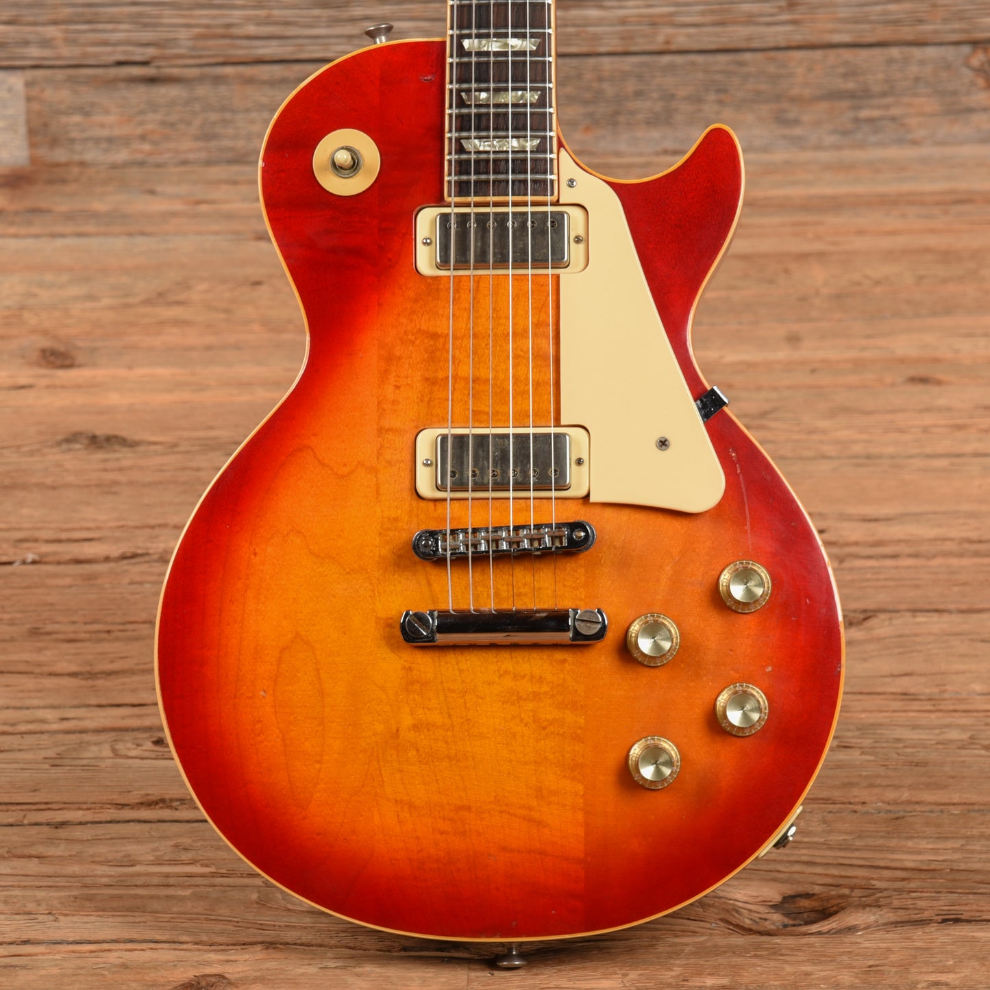 Gibson Les Paul Deluxe Cherry Sunburst 1976 Electric Guitars / Solid Body
