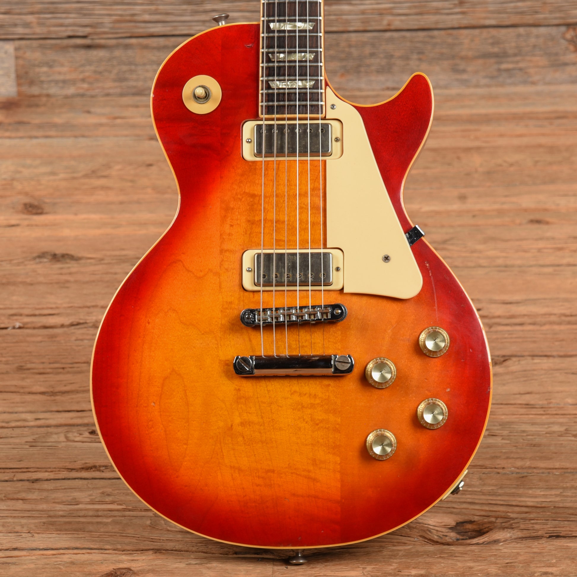 Gibson Les Paul Deluxe Cherry Sunburst 1976 Electric Guitars / Solid Body