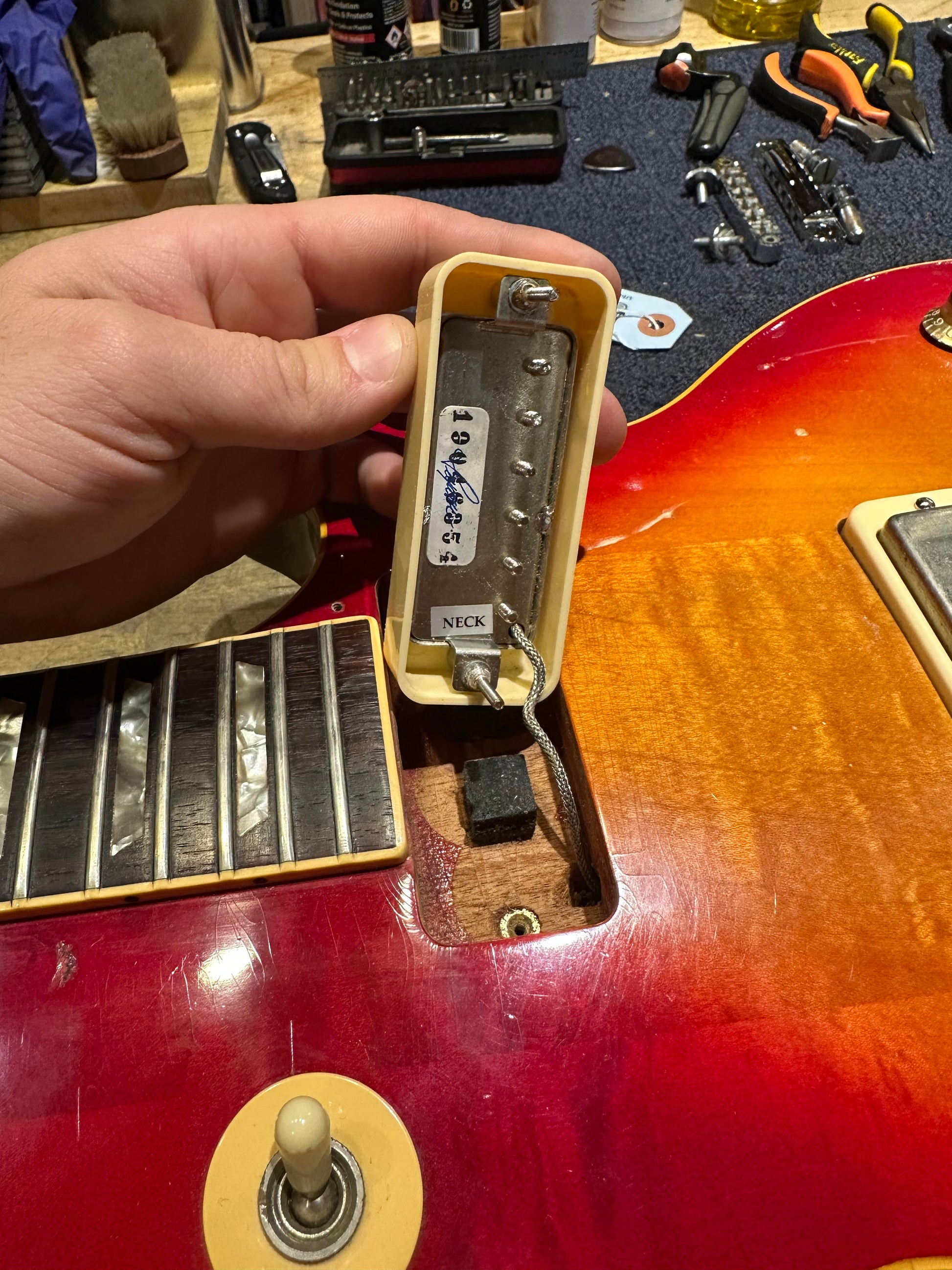 Gibson Les Paul Deluxe Cherry Sunburst 1976 Electric Guitars / Solid Body