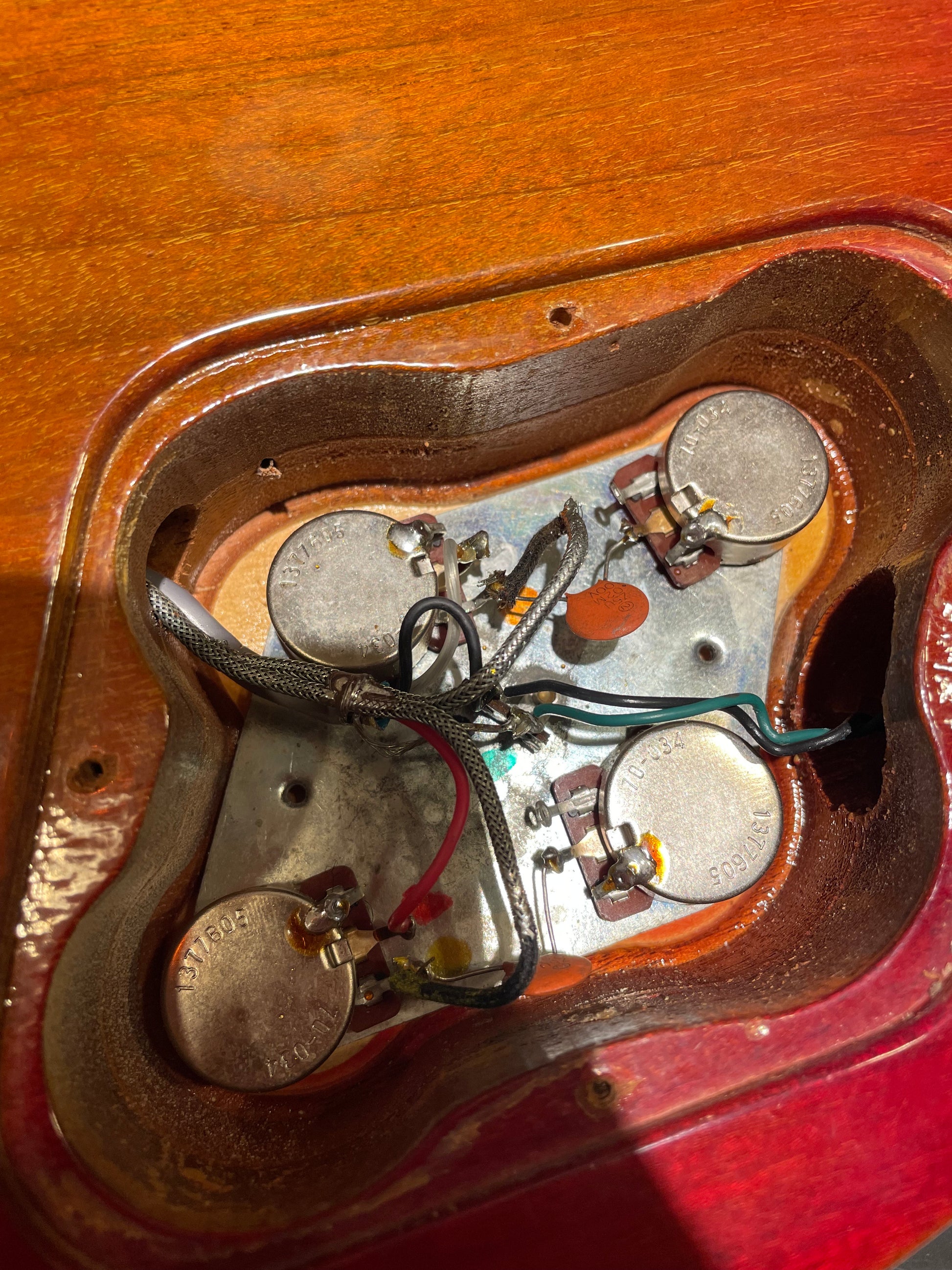 Gibson Les Paul Deluxe Cherry Sunburst 1977 Electric Guitars / Solid Body