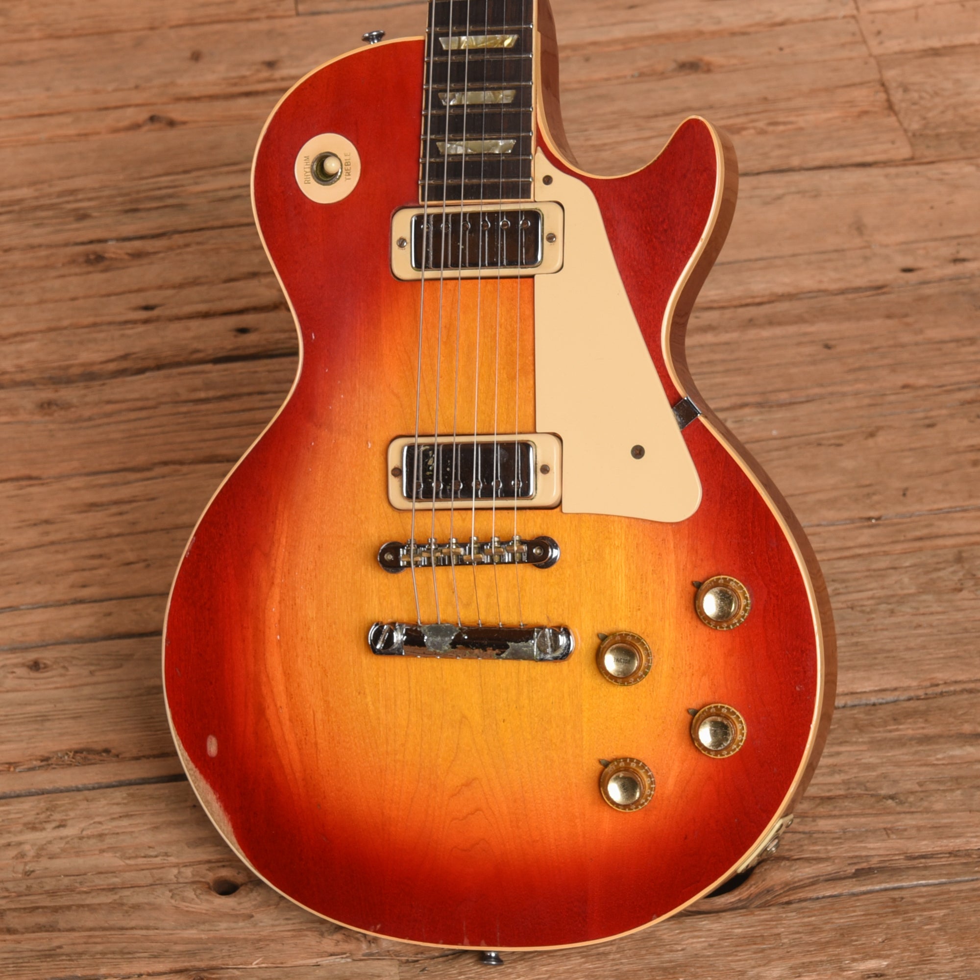 Gibson Les Paul Deluxe Sunburst 1973 Electric Guitars / Solid Body