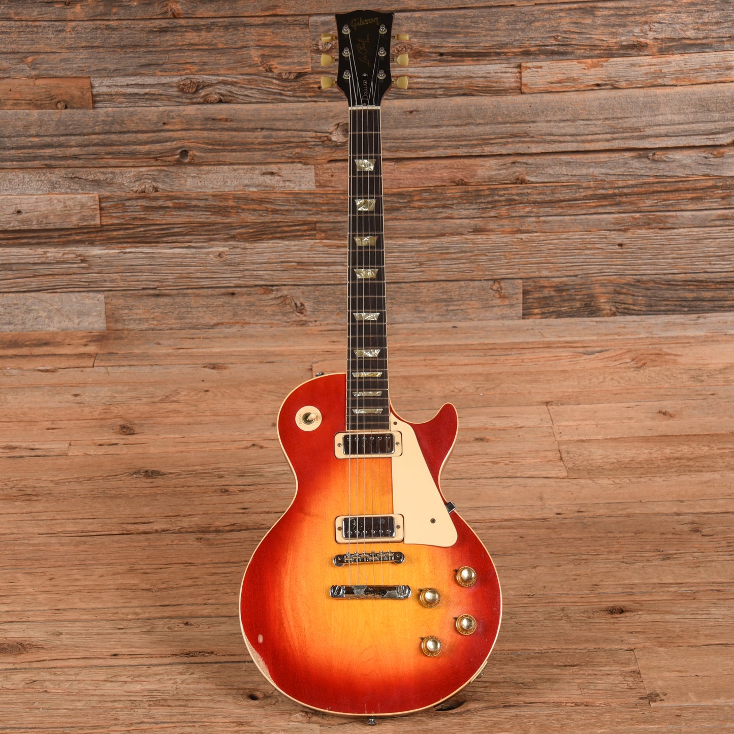 Gibson Les Paul Deluxe Sunburst 1973 Electric Guitars / Solid Body