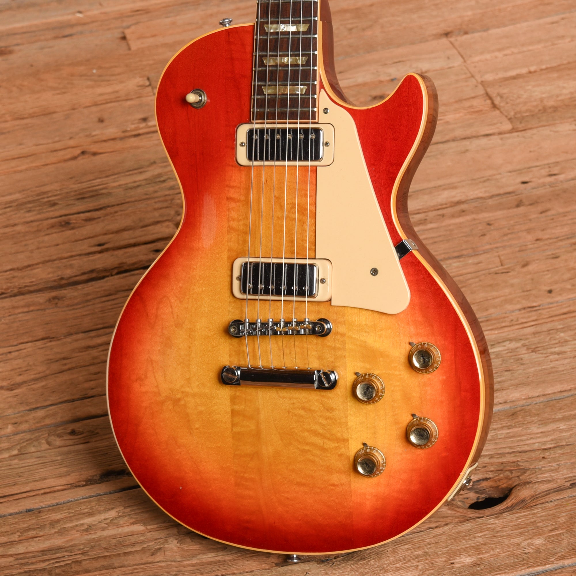 Gibson Les Paul Deluxe Sunburst 1974 Electric Guitars / Solid Body