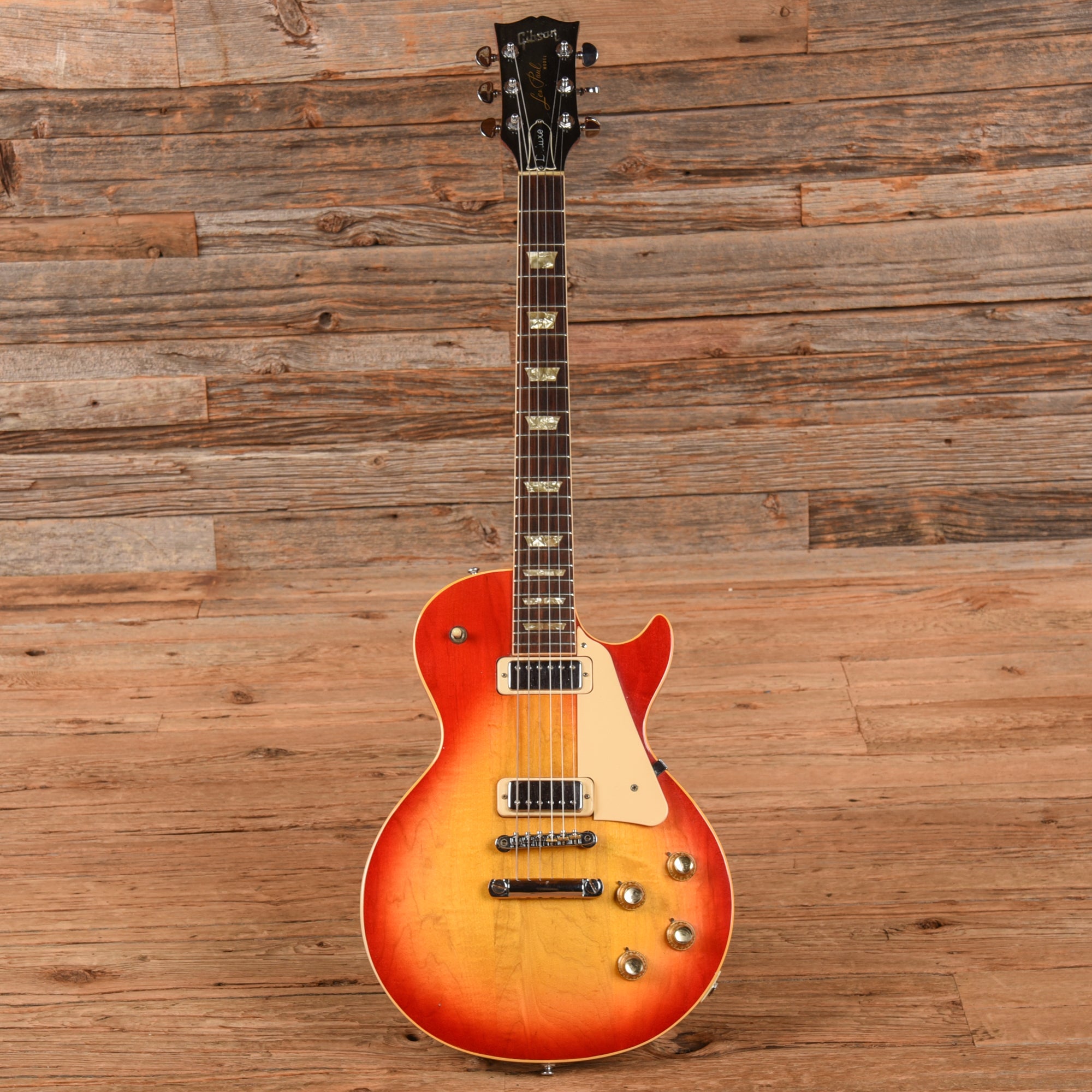 Gibson Les Paul Deluxe Sunburst 1974 Electric Guitars / Solid Body