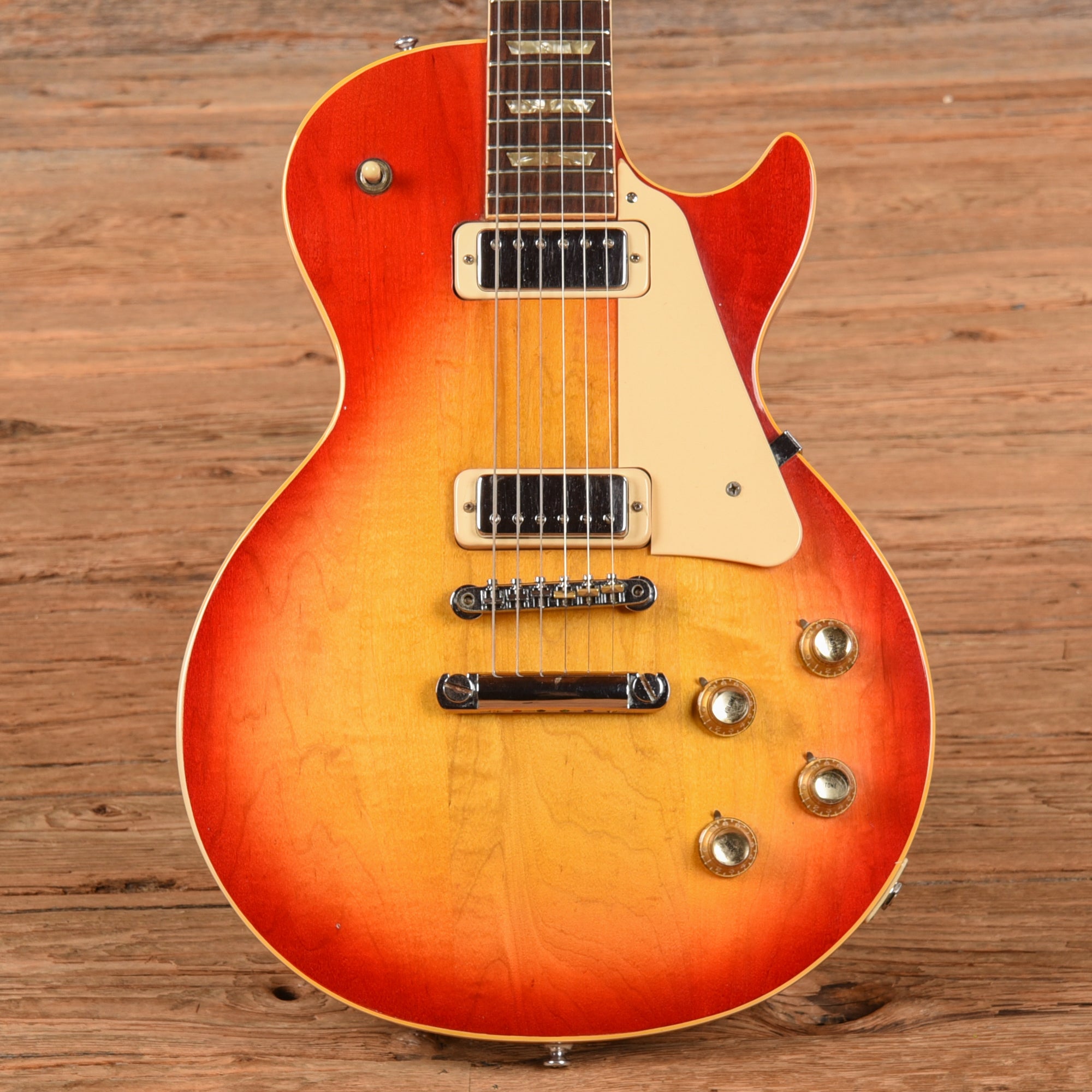 Gibson Les Paul Deluxe Sunburst 1974 Electric Guitars / Solid Body