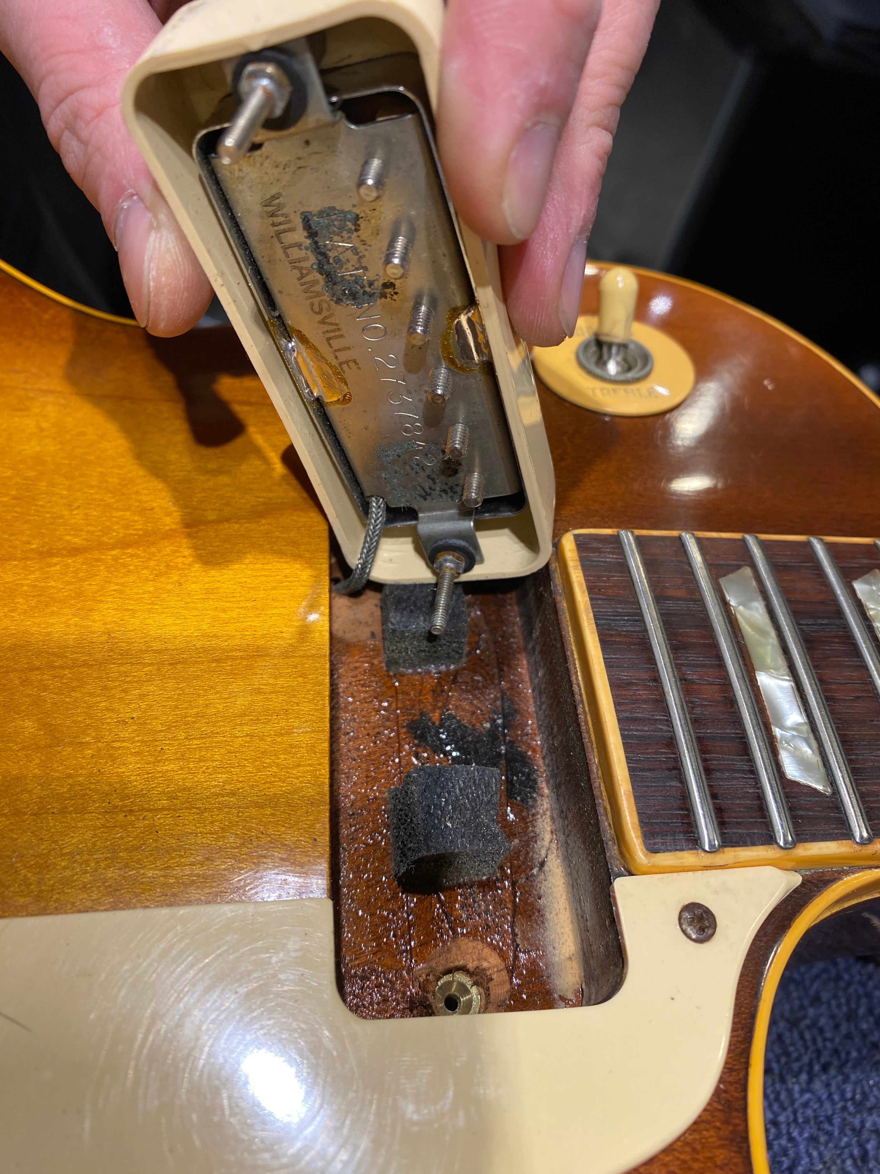 Gibson Les Paul Deluxe Sunburst 1976 Electric Guitars / Solid Body