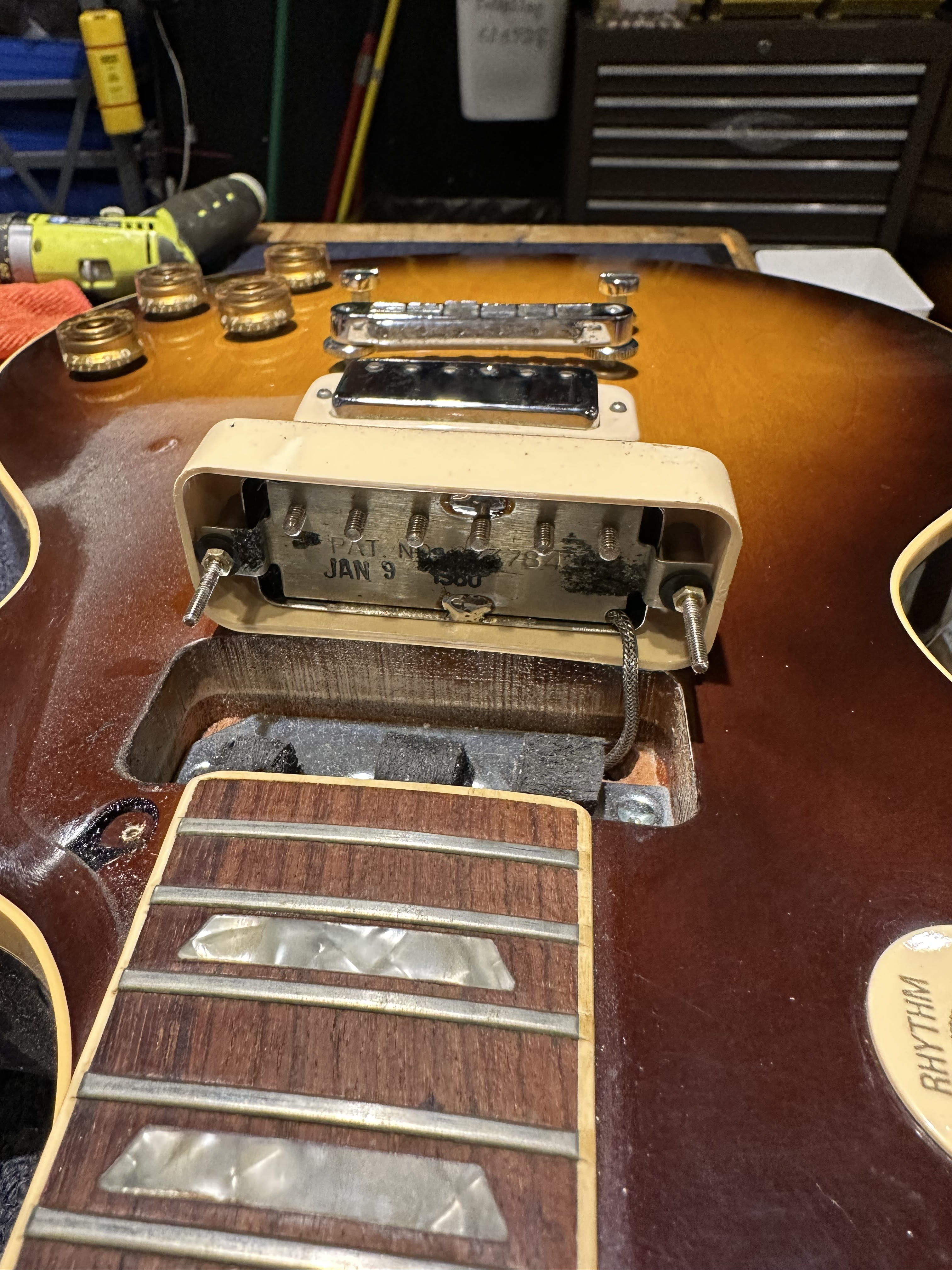 Gibson Les Paul Deluxe Sunburst 1980 Electric Guitars / Solid Body