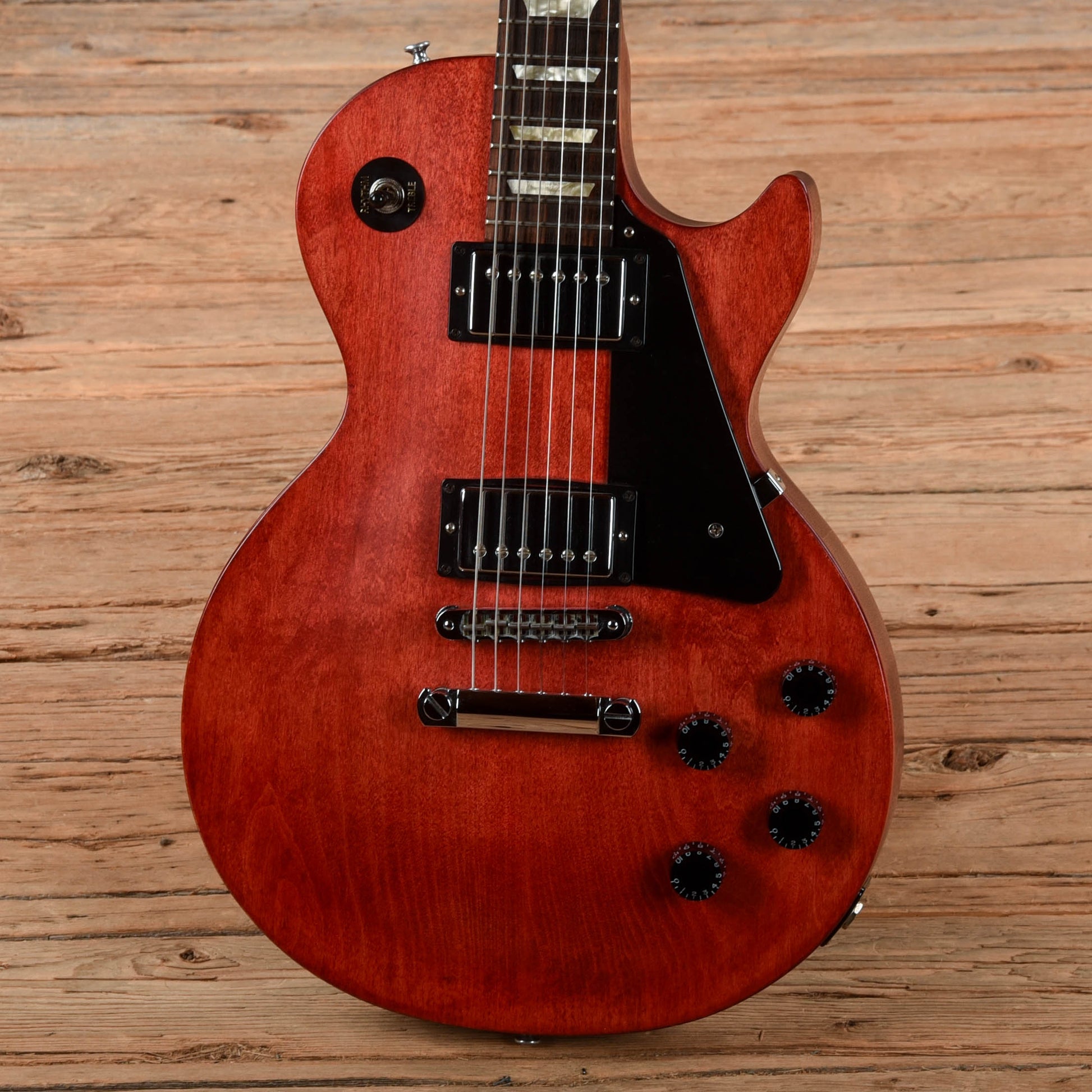 Gibson Les Paul Studio Faded Satin Cherry 2011 Electric Guitars / Solid Body