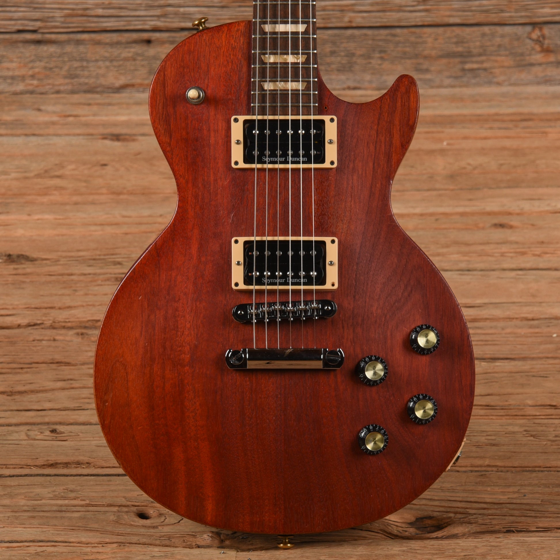 Gibson Les Paul Studio Worn Cherry 2006 Electric Guitars / Solid Body