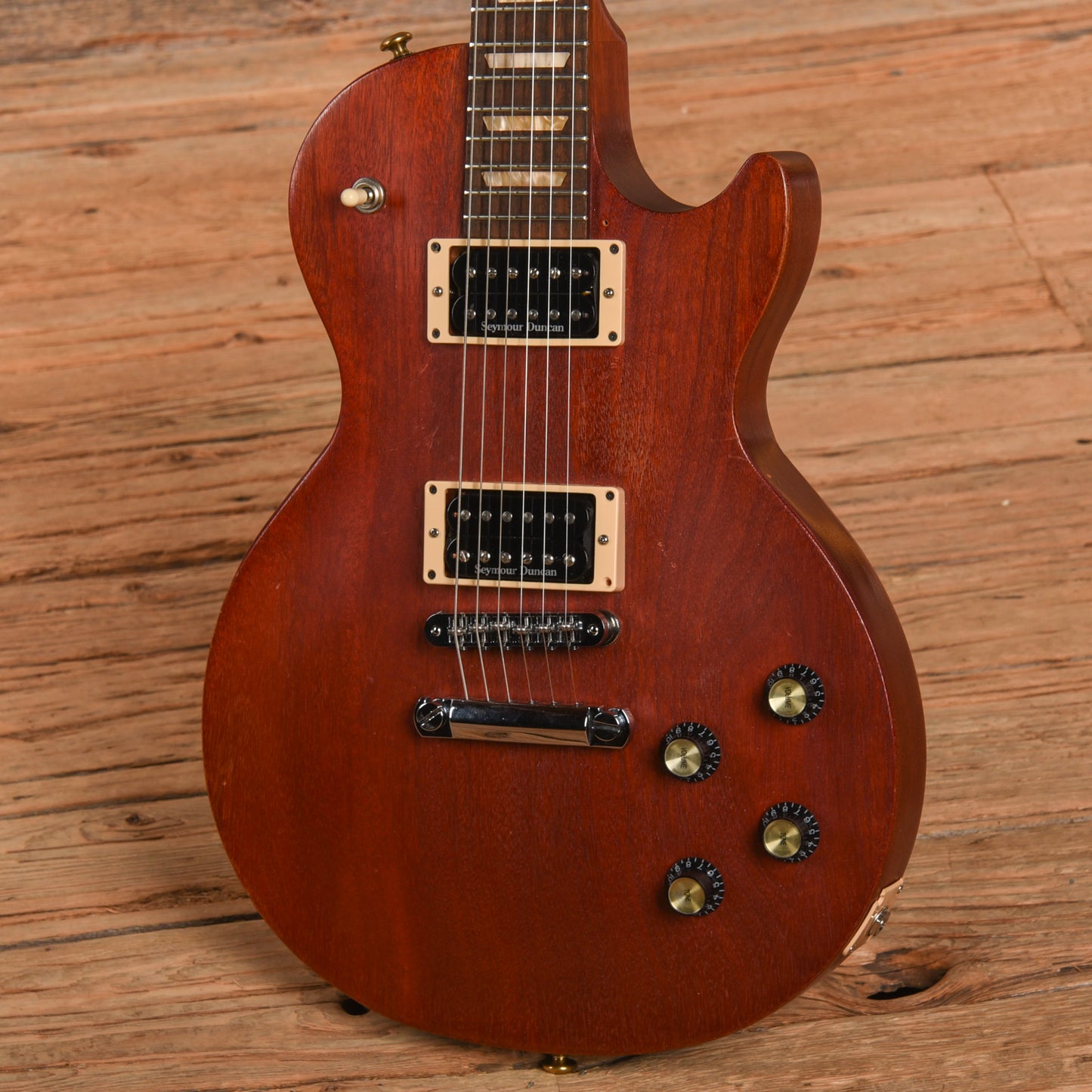 Gibson Les Paul Studio Worn Cherry 2006 Electric Guitars / Solid Body