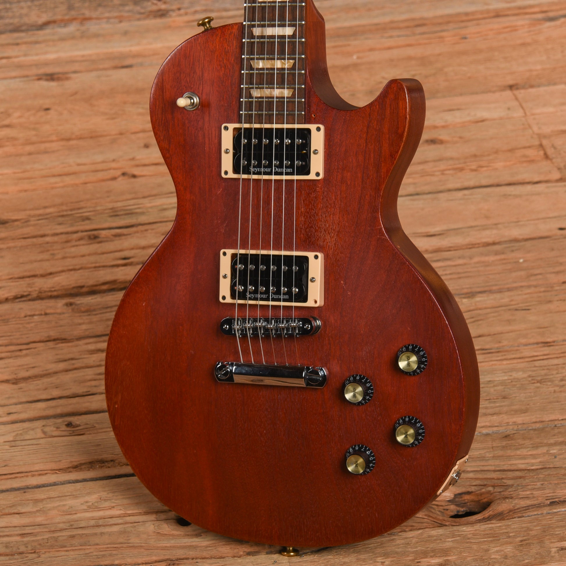 Gibson Les Paul Studio Worn Cherry 2006 Electric Guitars / Solid Body