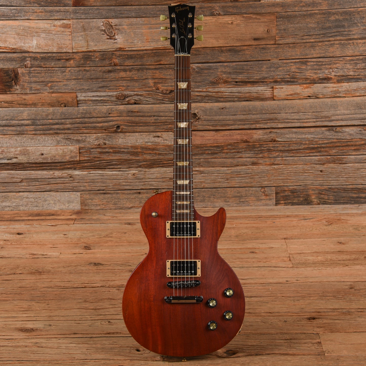 Gibson Les Paul Studio Worn Cherry 2006 Electric Guitars / Solid Body