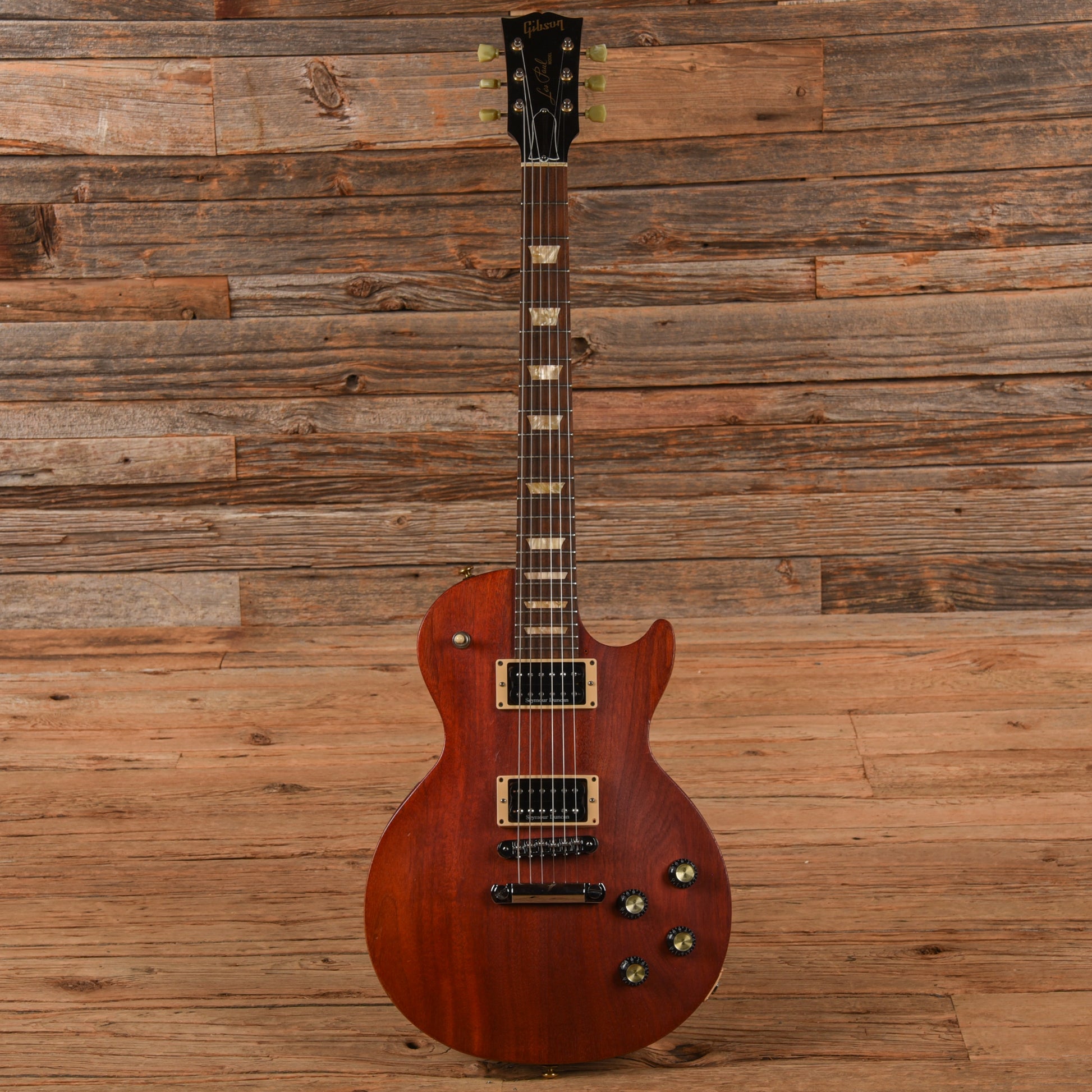 Gibson Les Paul Studio Worn Cherry 2006 Electric Guitars / Solid Body