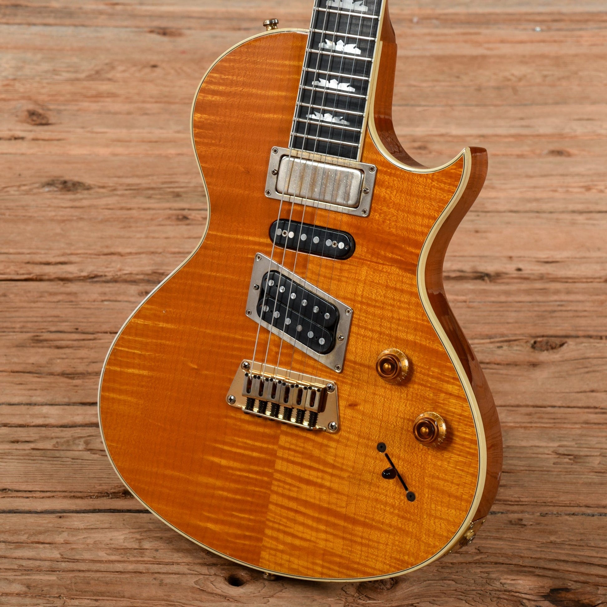 Gibson Nighthawk Custom Amber 1995 Electric Guitars / Solid Body