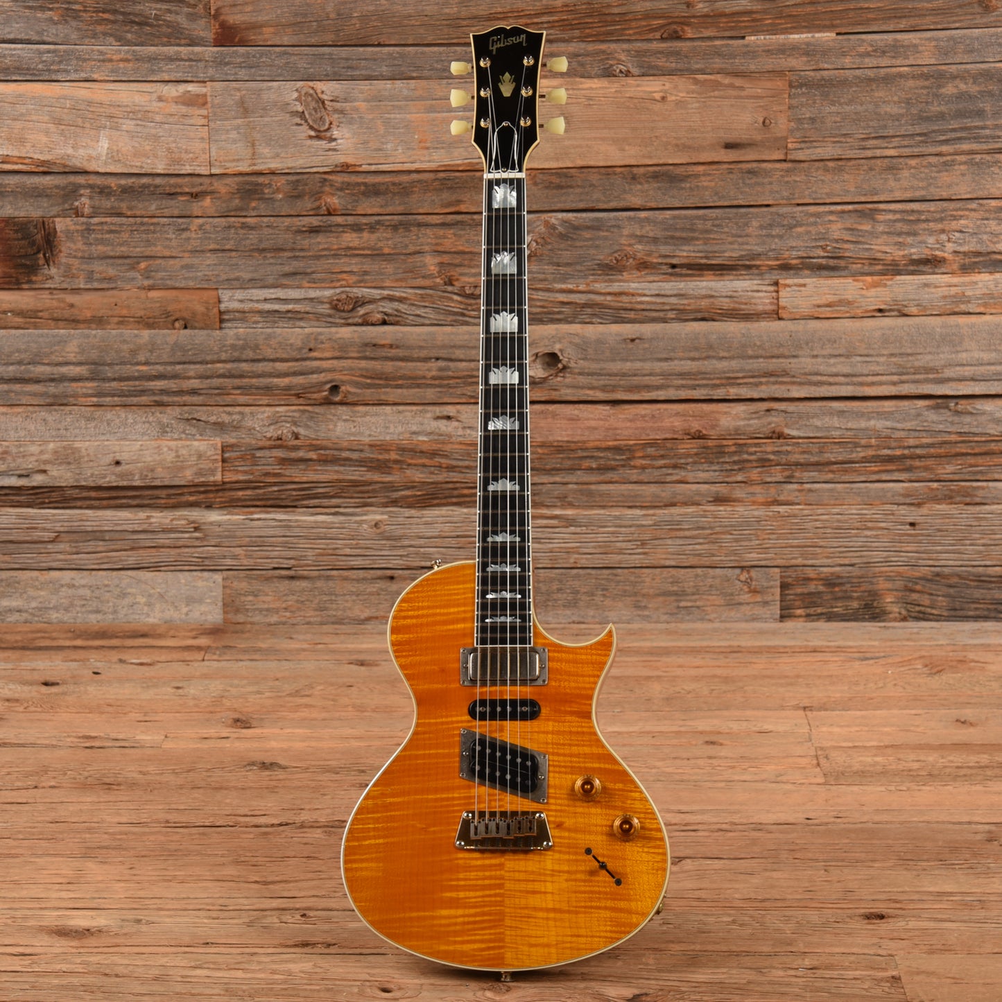 Gibson Nighthawk Custom CST3 Amber 1995 Electric Guitars / Solid Body