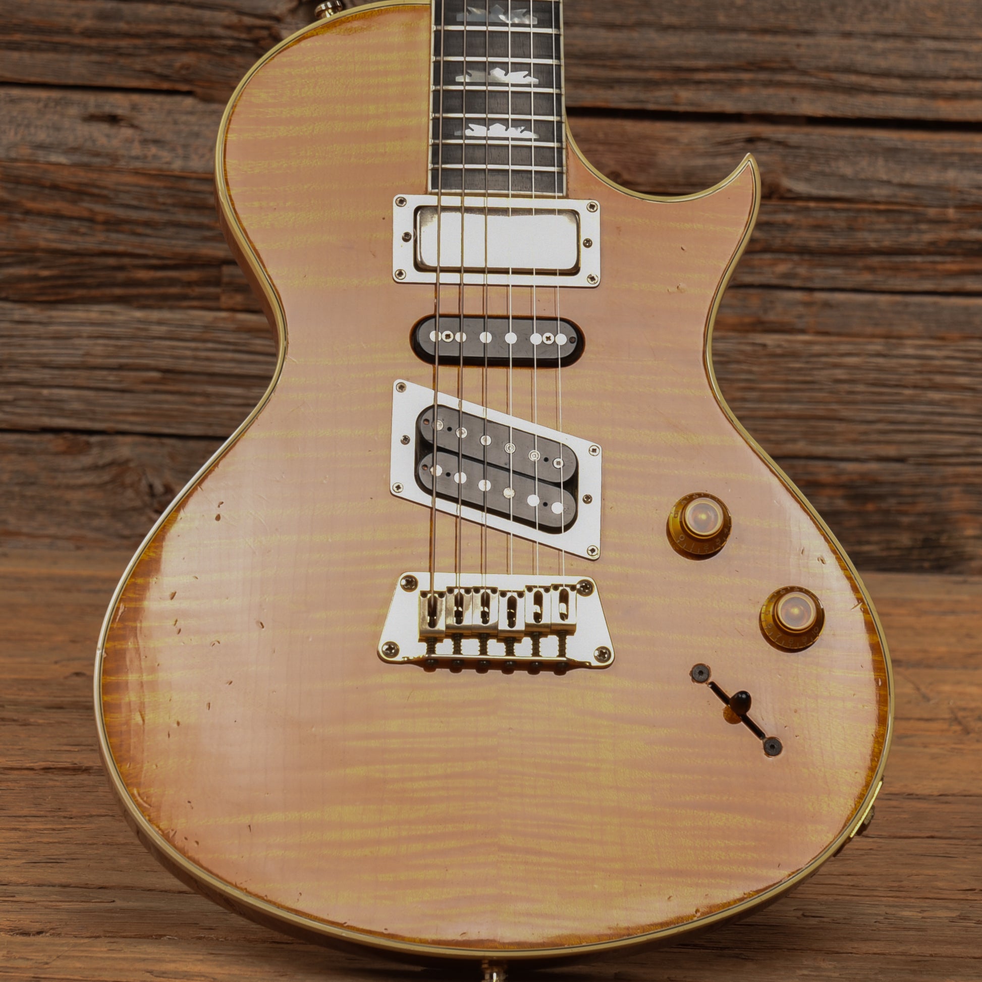 Gibson Nighthawk Custom CST3 Amber 1995 Electric Guitars / Solid Body