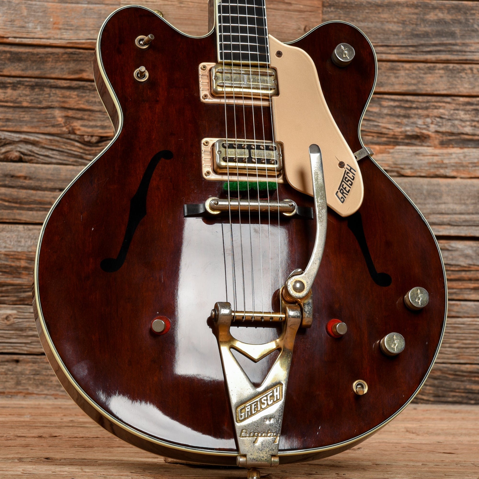 Gretsch Chet Atkins Country Gentleman Brown 1965 Chicago Music Exchange gretsch-chet-atkins-country-gentleman-brown-1965-chicago-music-exchange