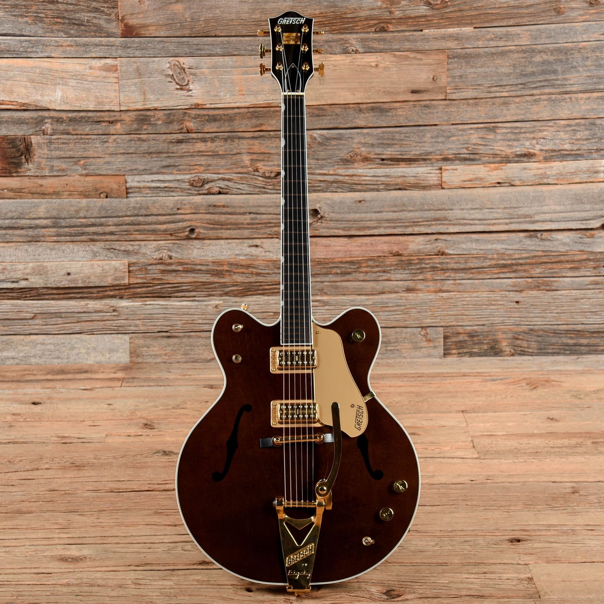Gretsch G6122-1962 Country Classic Walnut 2005 Electric Guitars / Solid Body