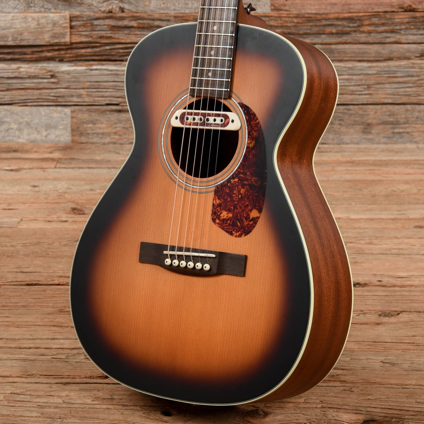 Guild Westerly M-240E Troubadour Vintage Sunburst Satin Acoustic Guitars / Concert