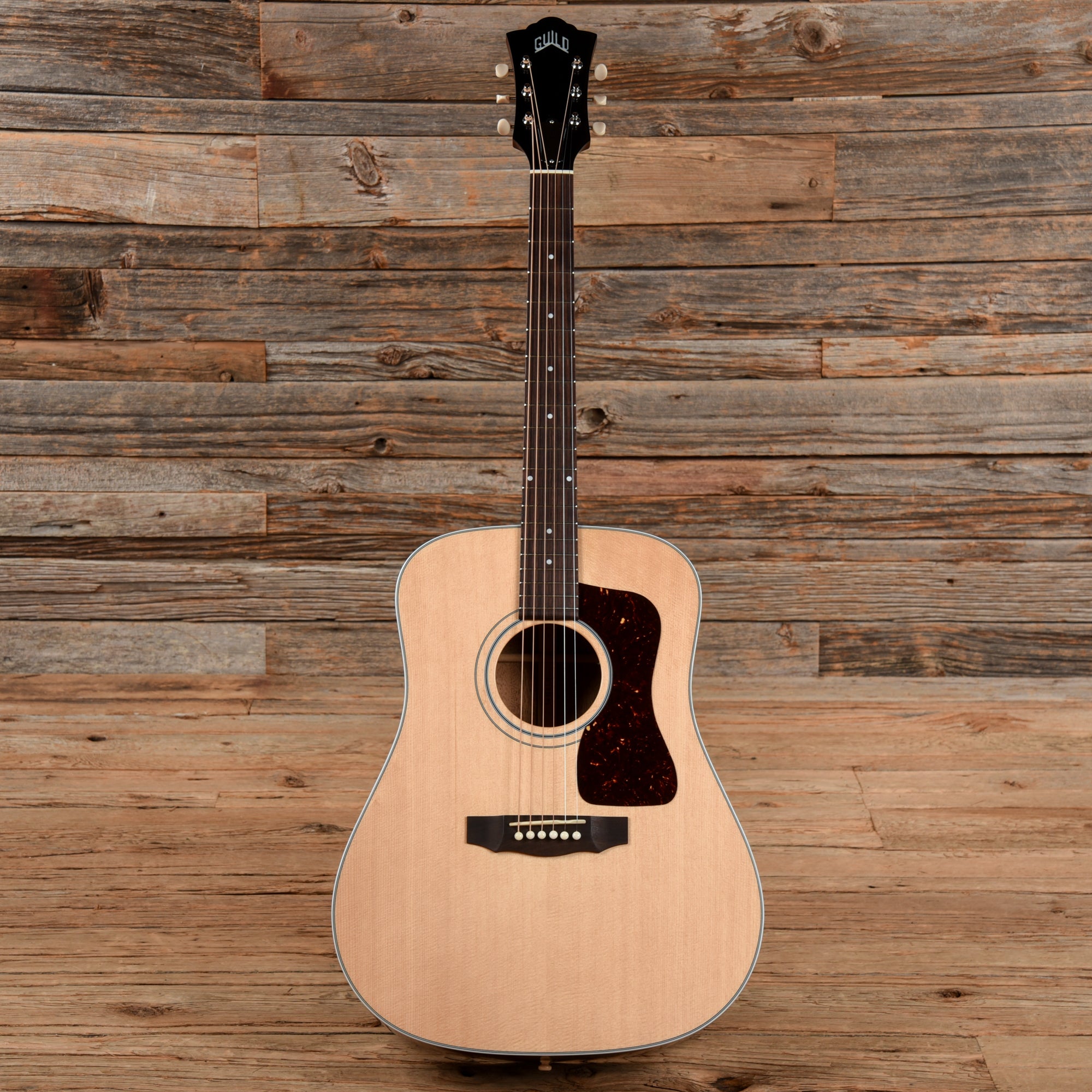 Guild USA D-40 Standard Natural Acoustic Guitars / Dreadnought