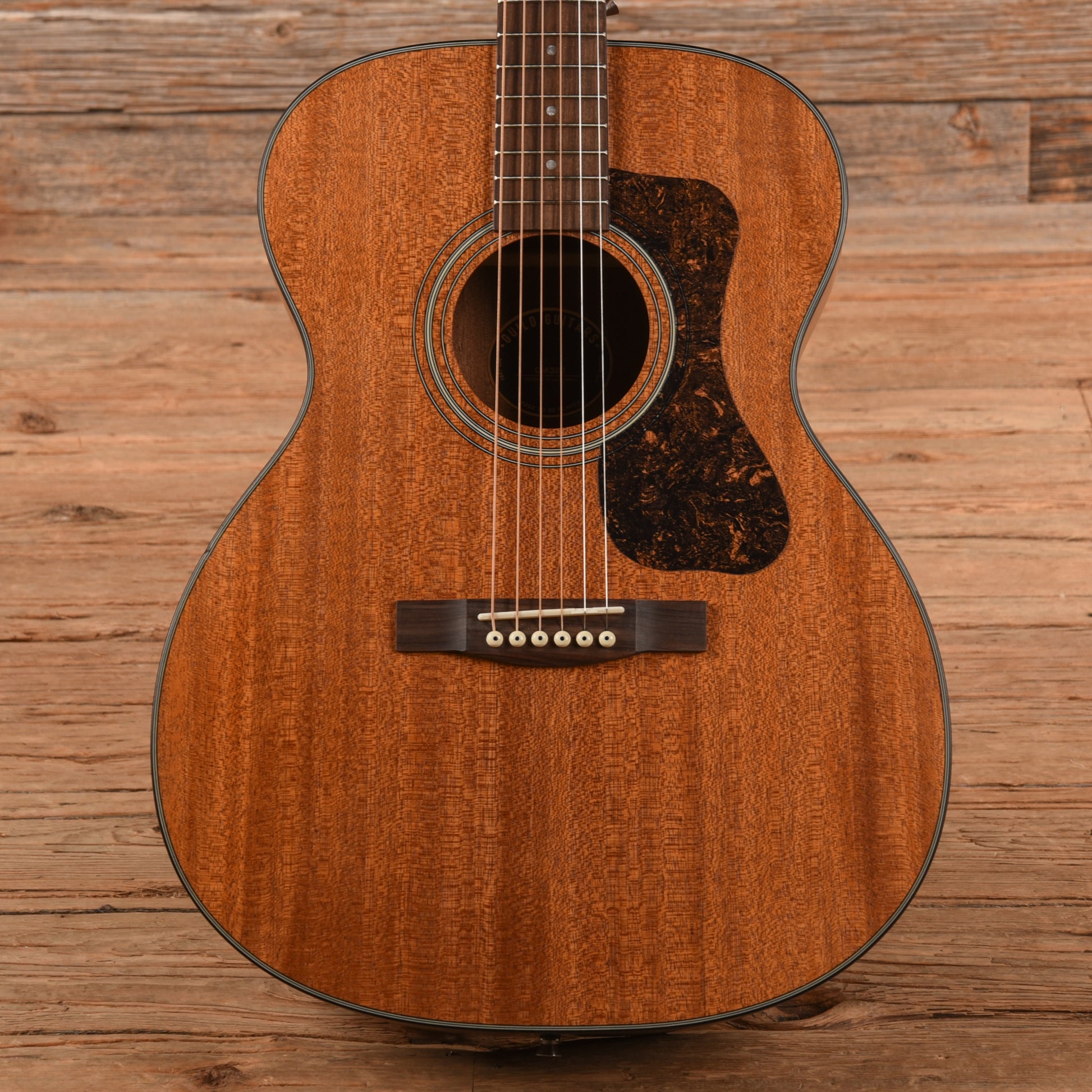 Guild OM-320 Natural Acoustic Guitars / OM and Auditorium