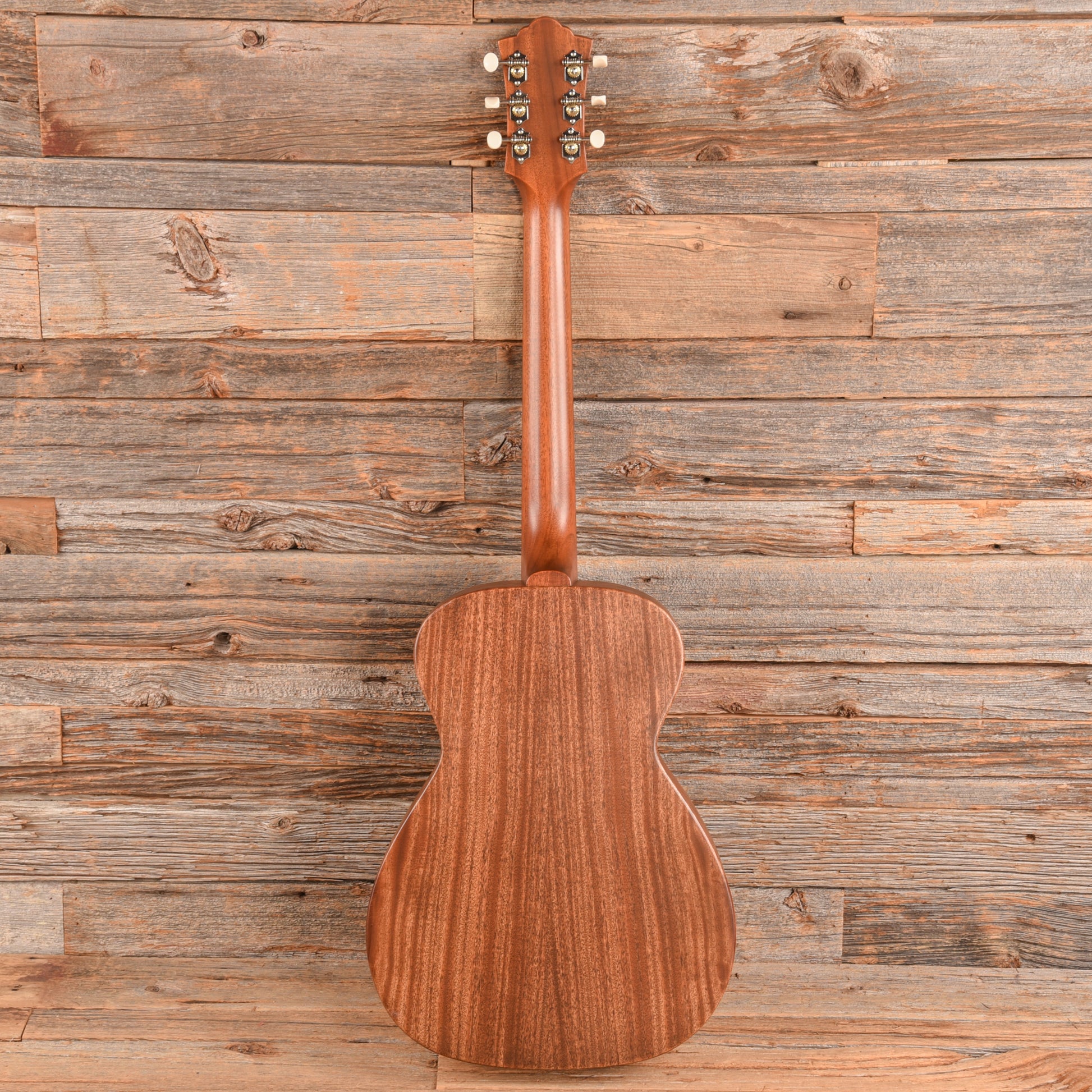 Guild USA M-20 Brown Acoustic Guitars / OM and Auditorium