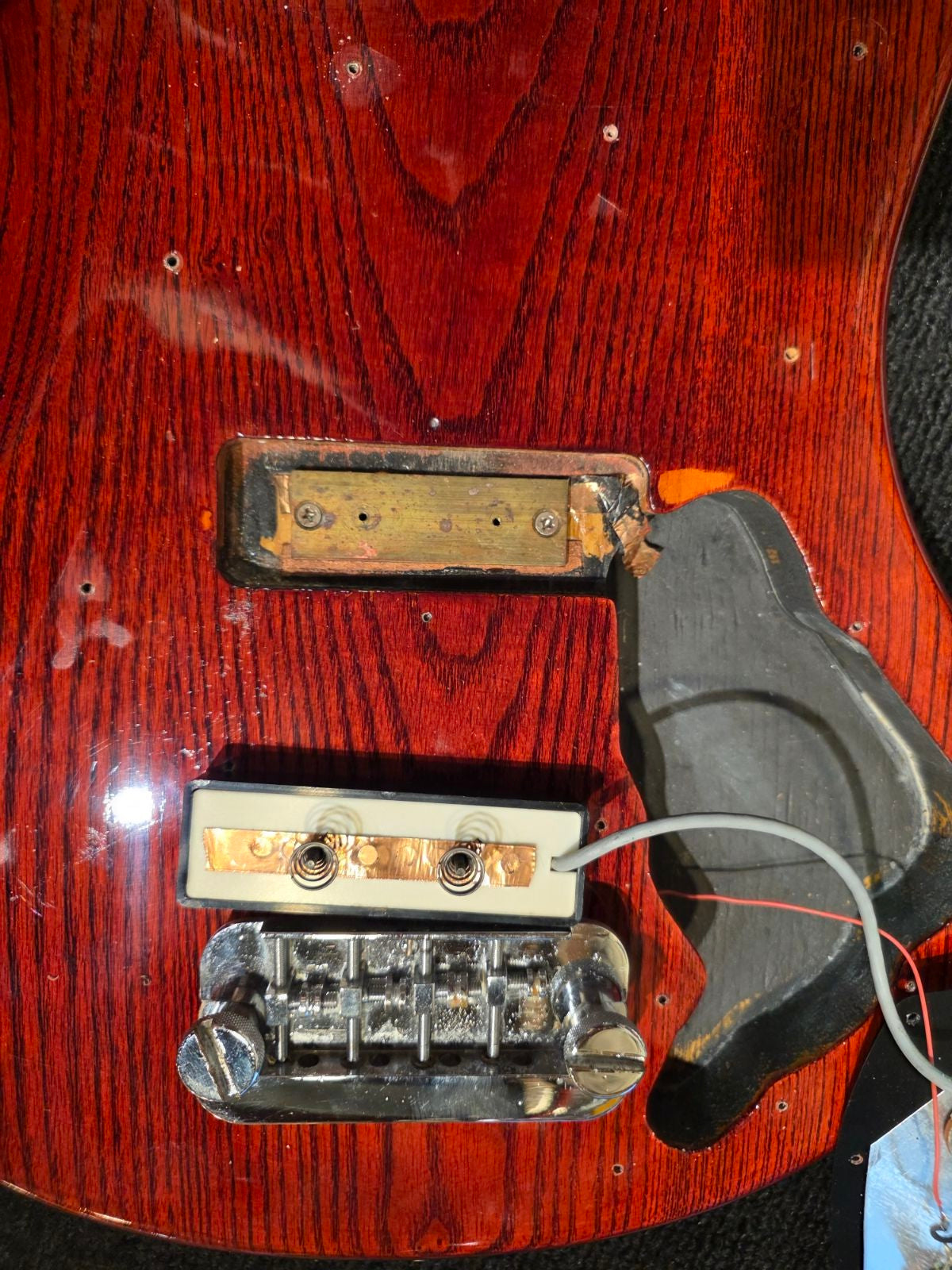 Guild B-301A Cherry Refin 1977 Bass Guitars / 4-String