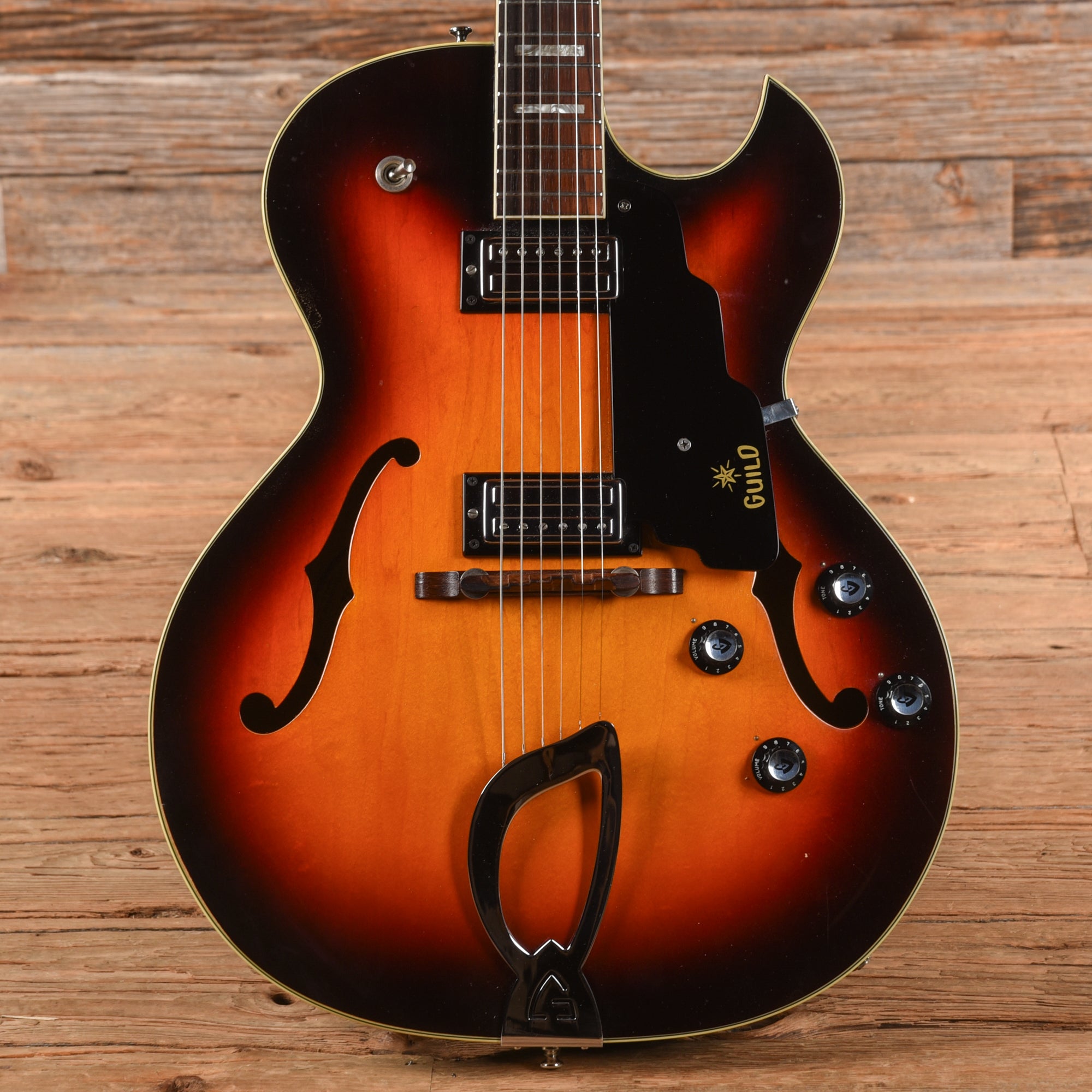 Guild CE-100D Sunburst 1965 Electric Guitars / Hollow Body