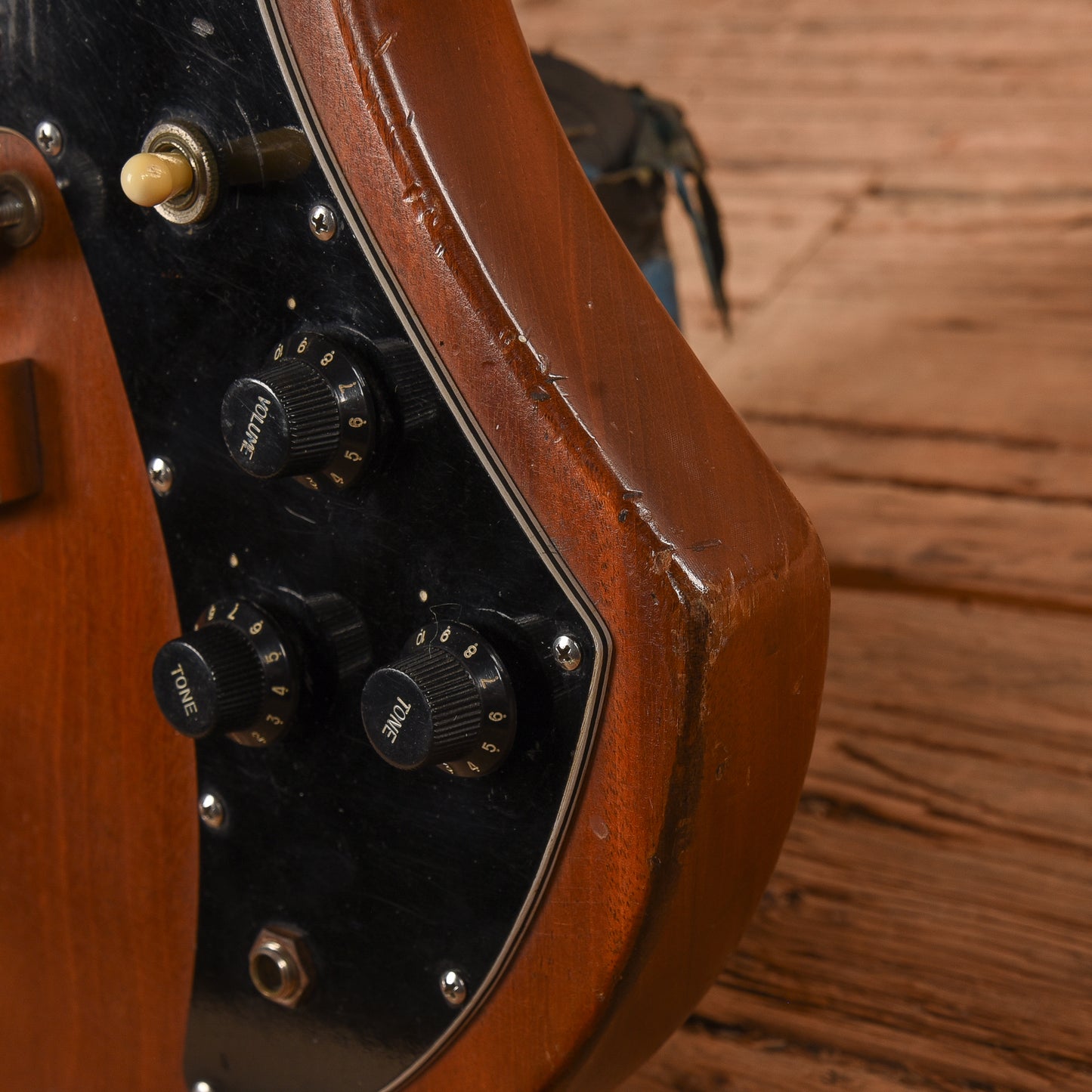 Guild S-60-D Walnut 1978 Electric Guitars / Solid Body