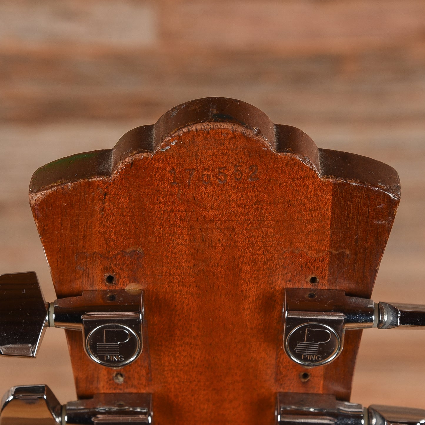 Guild S-60-D Walnut 1978 Electric Guitars / Solid Body