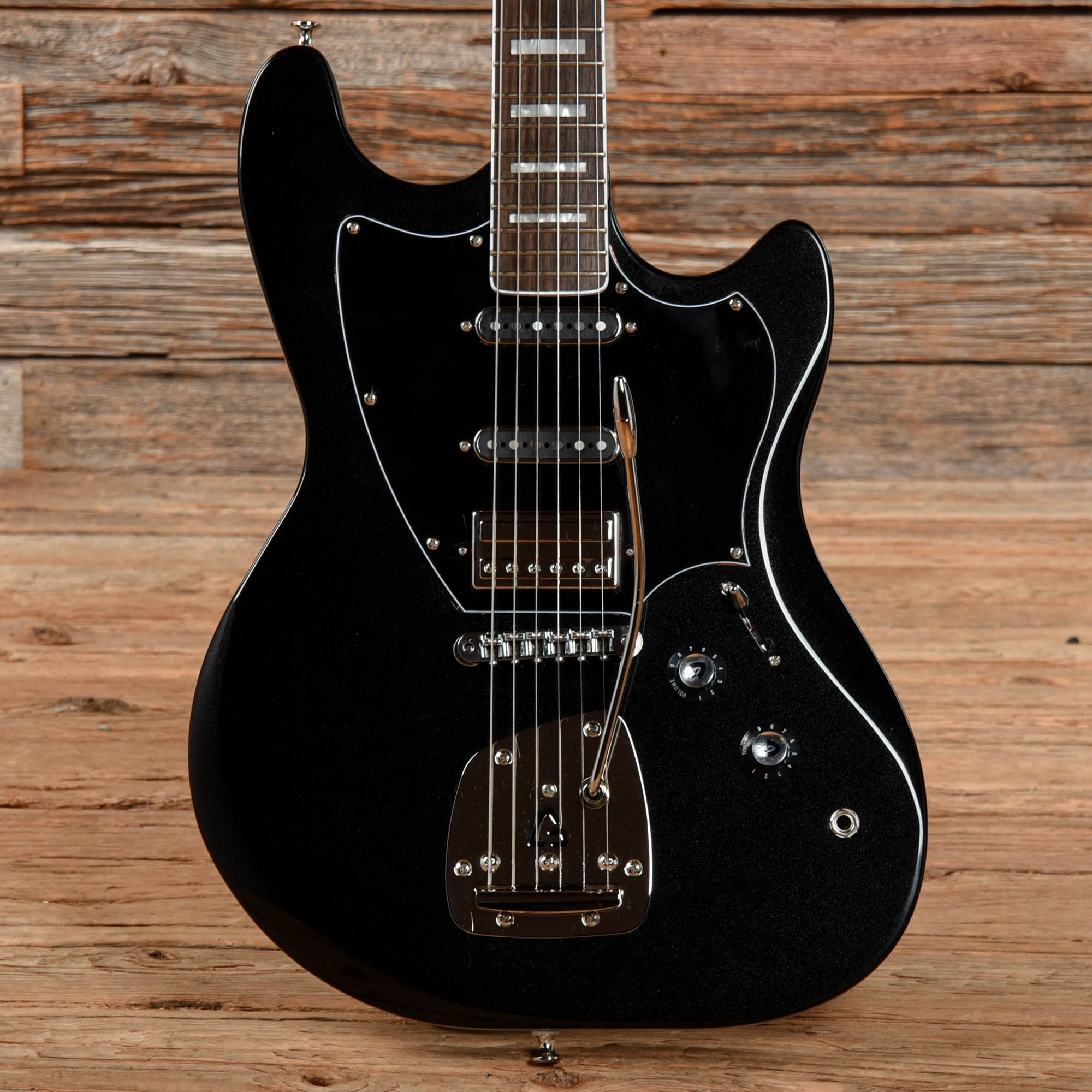 Guild Surfliner Deluxe Black – Chicago Music Exchange