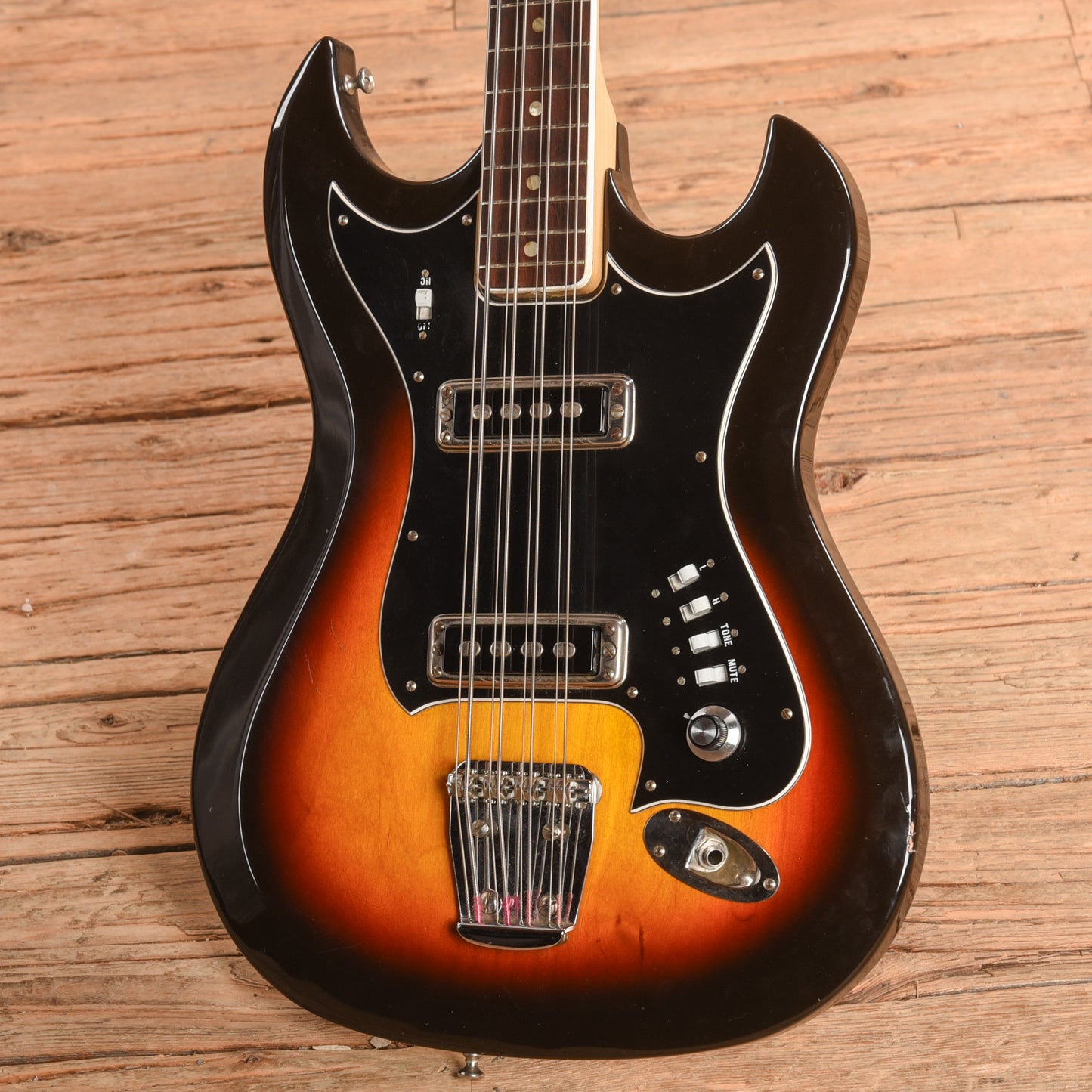 Hagstrom H-8 Sunburst 1968 Bass Guitars / 5-String or More