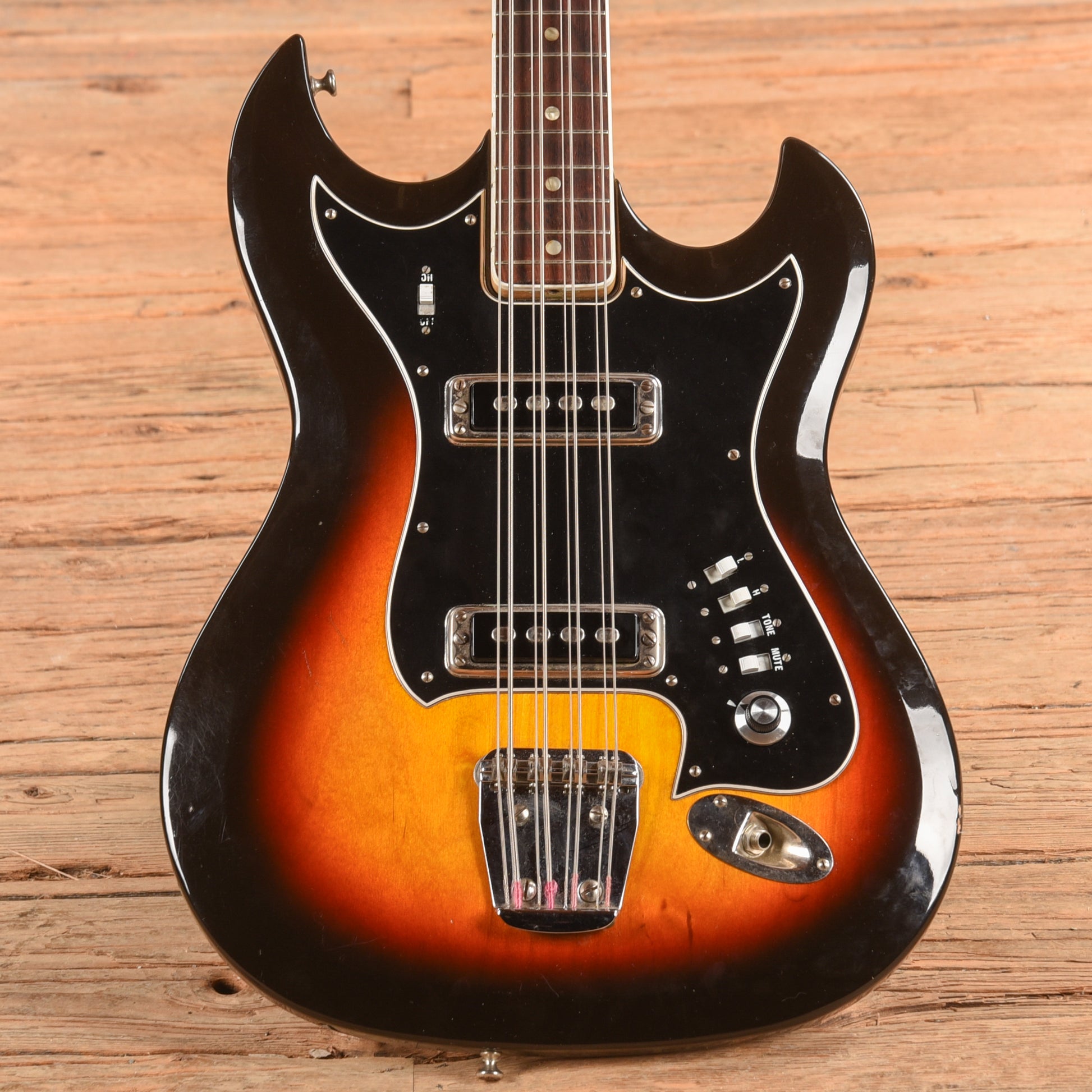 Hagstrom H-8 Sunburst 1968 Bass Guitars / 5-String or More