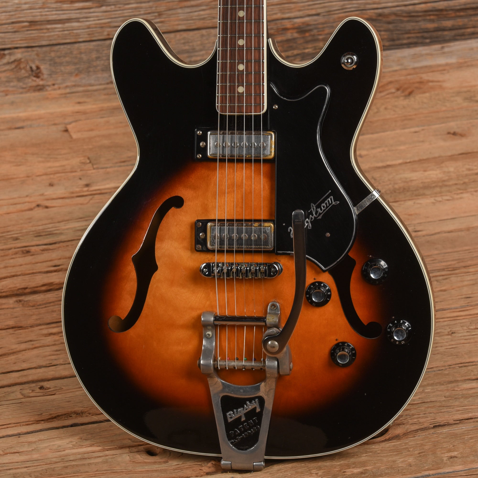 Hagstrom Viking Sunburst 1960s Electric Guitars / Hollow Body